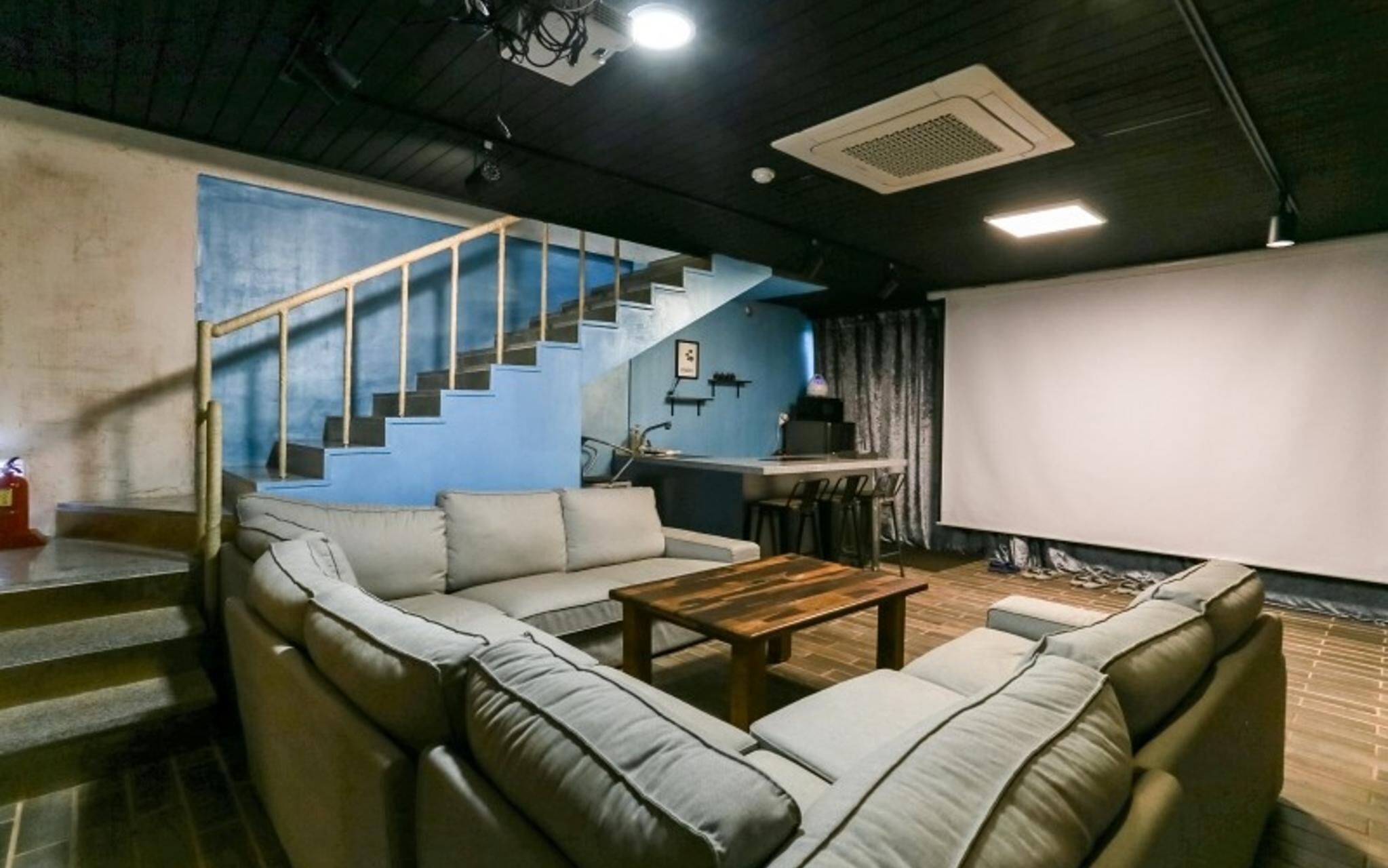 Seogwipo Black Land Lace Spa Pension