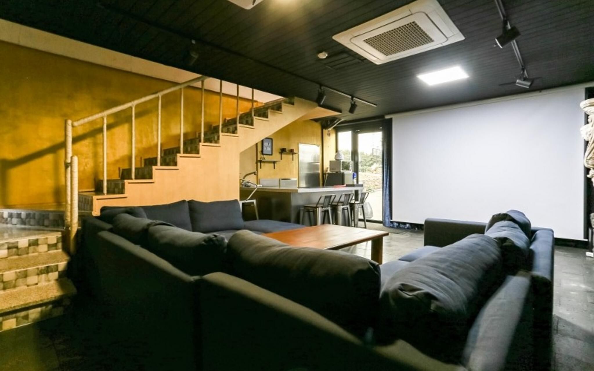 Seogwipo Black Land Lace Spa Pension