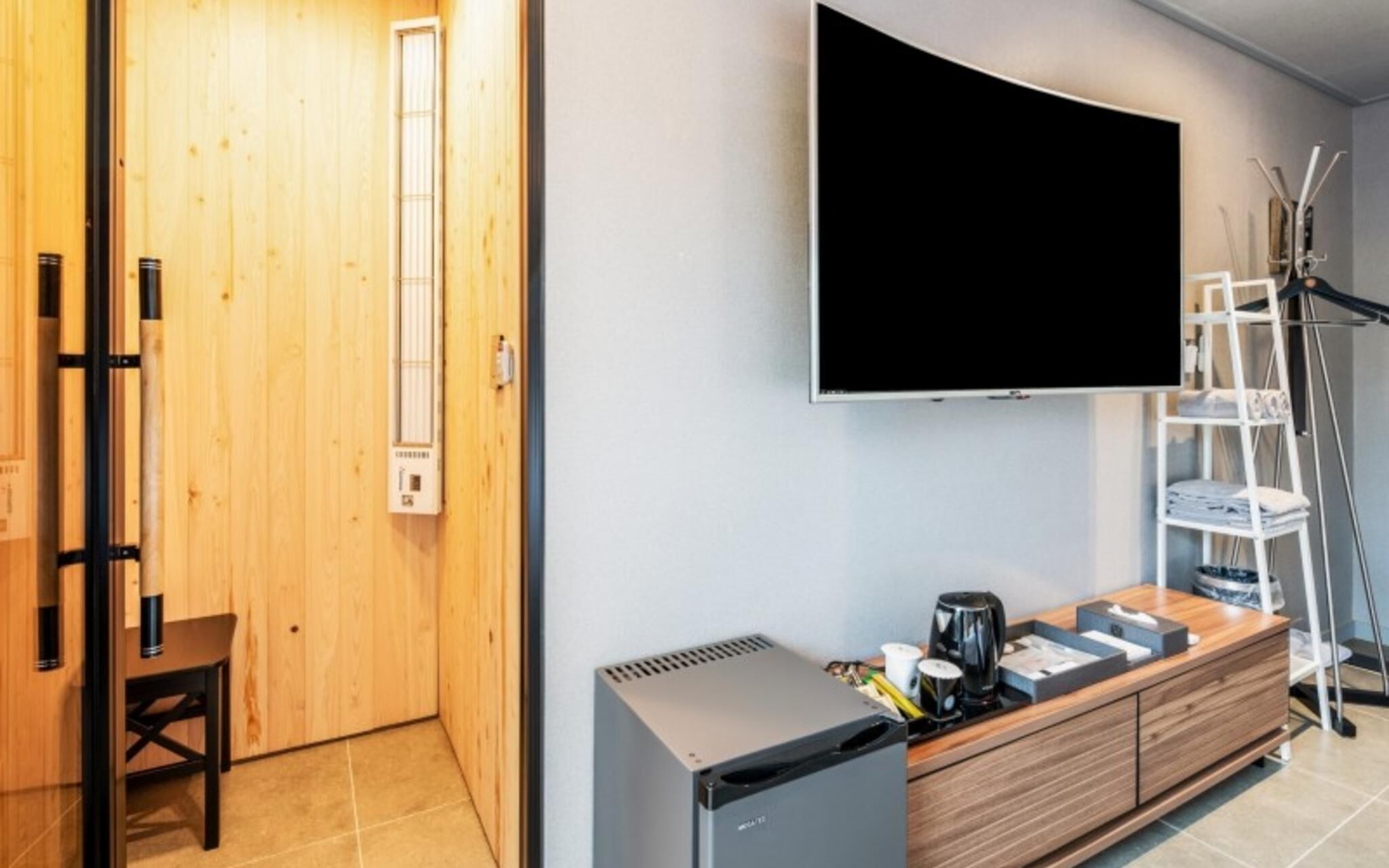 Seogwipo Black Land Lace Spa Pension