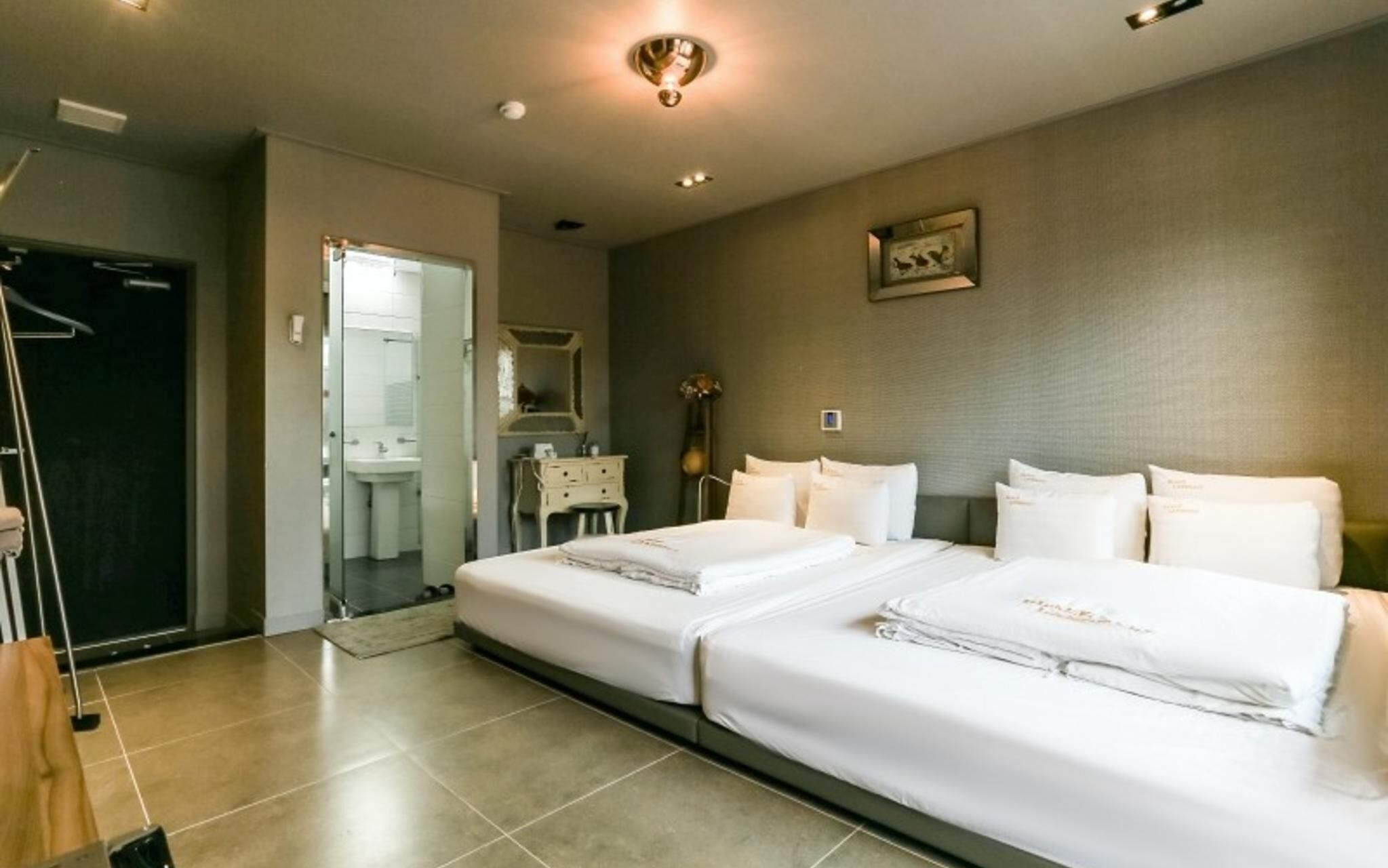 Seogwipo Black Land Lace Spa Pension