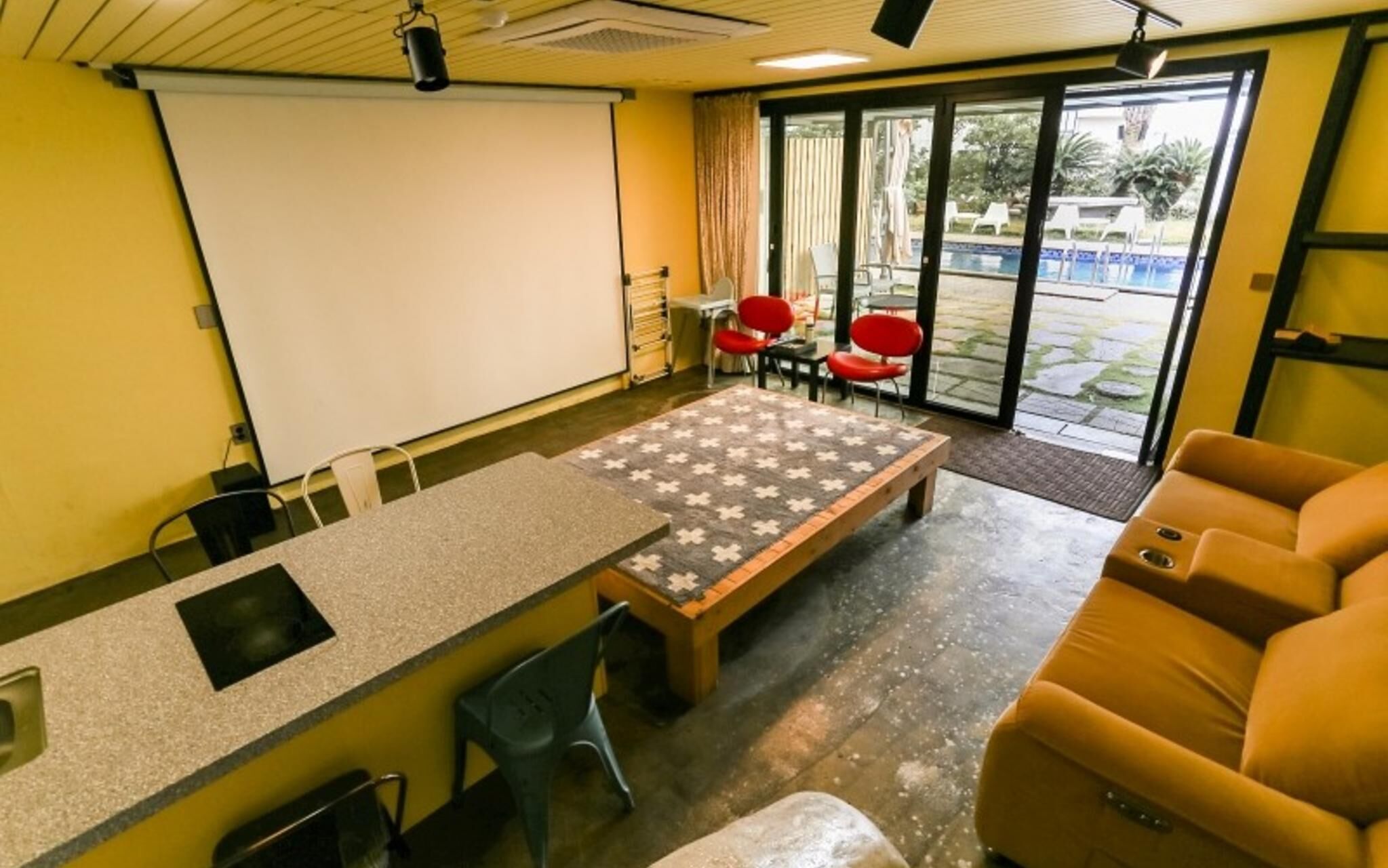 Seogwipo Black Land Lace Spa Pension