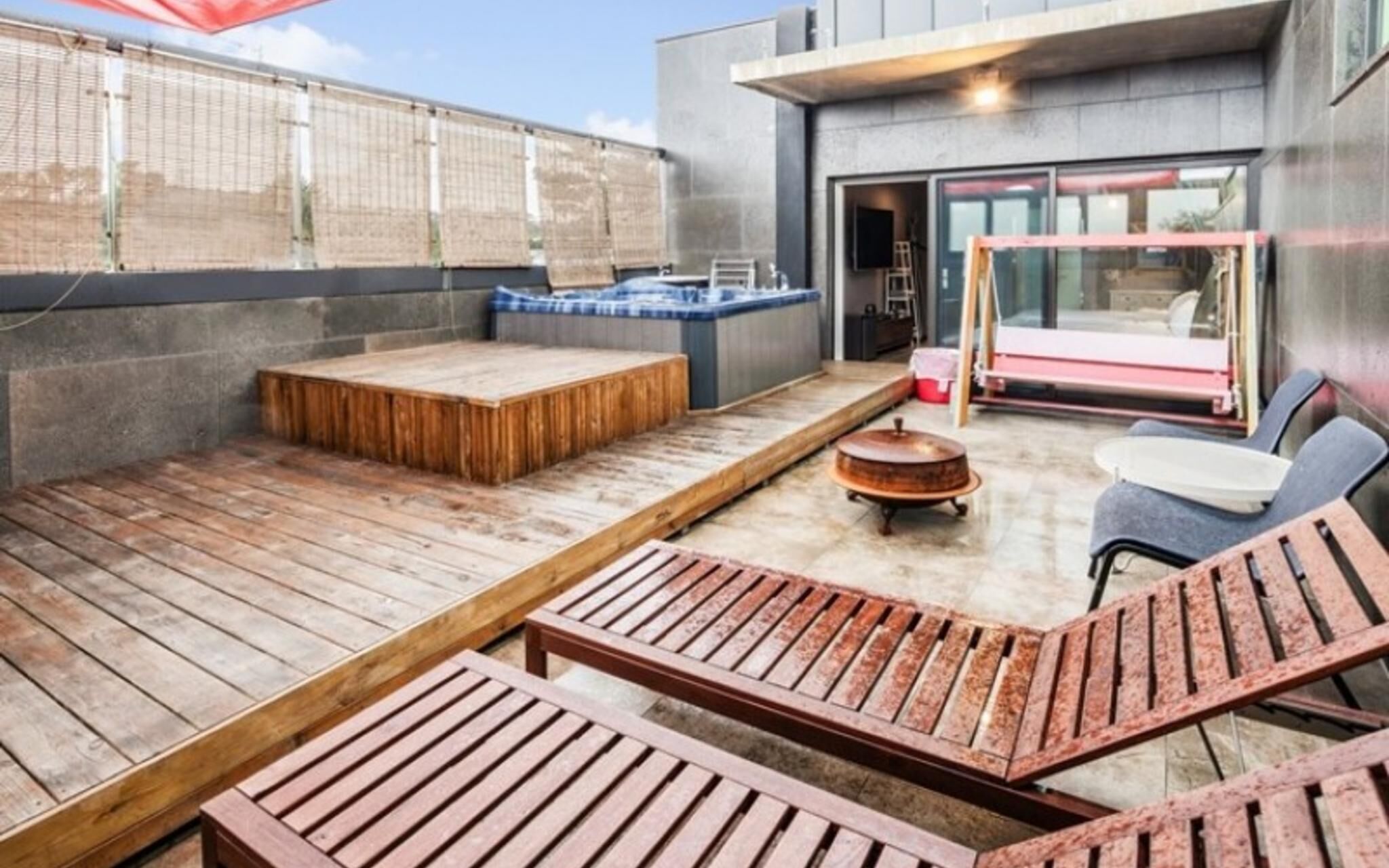 Seogwipo Black Land Lace Spa Pension