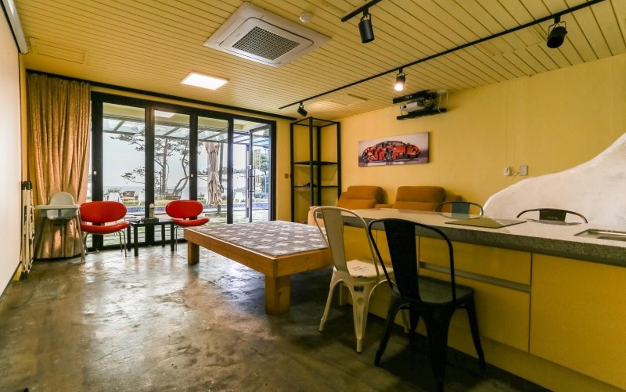 Seogwipo Black Land Lace Spa Pension