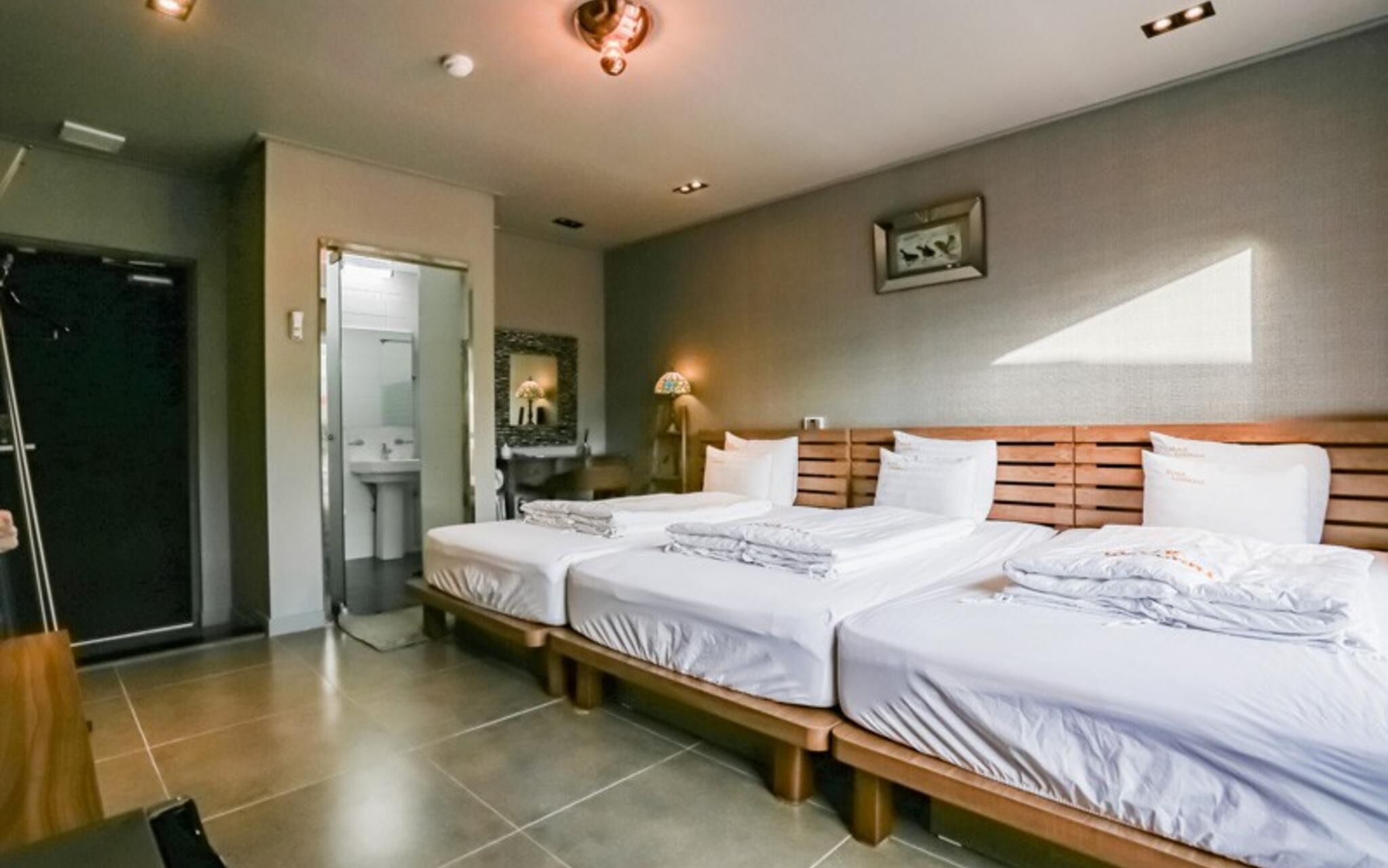 Seogwipo Black Land Lace Spa Pension