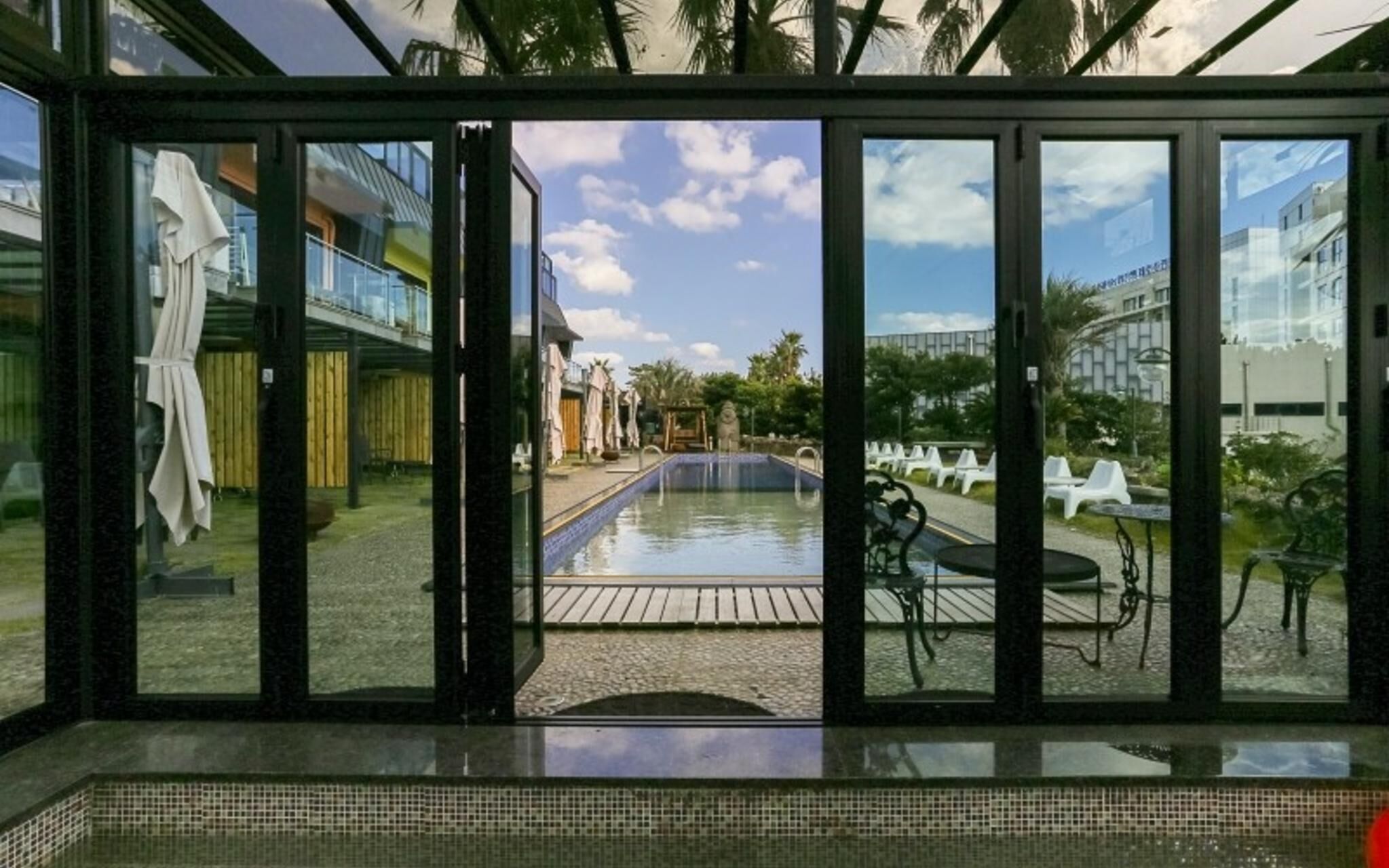 Seogwipo Black Land Lace Spa Pension