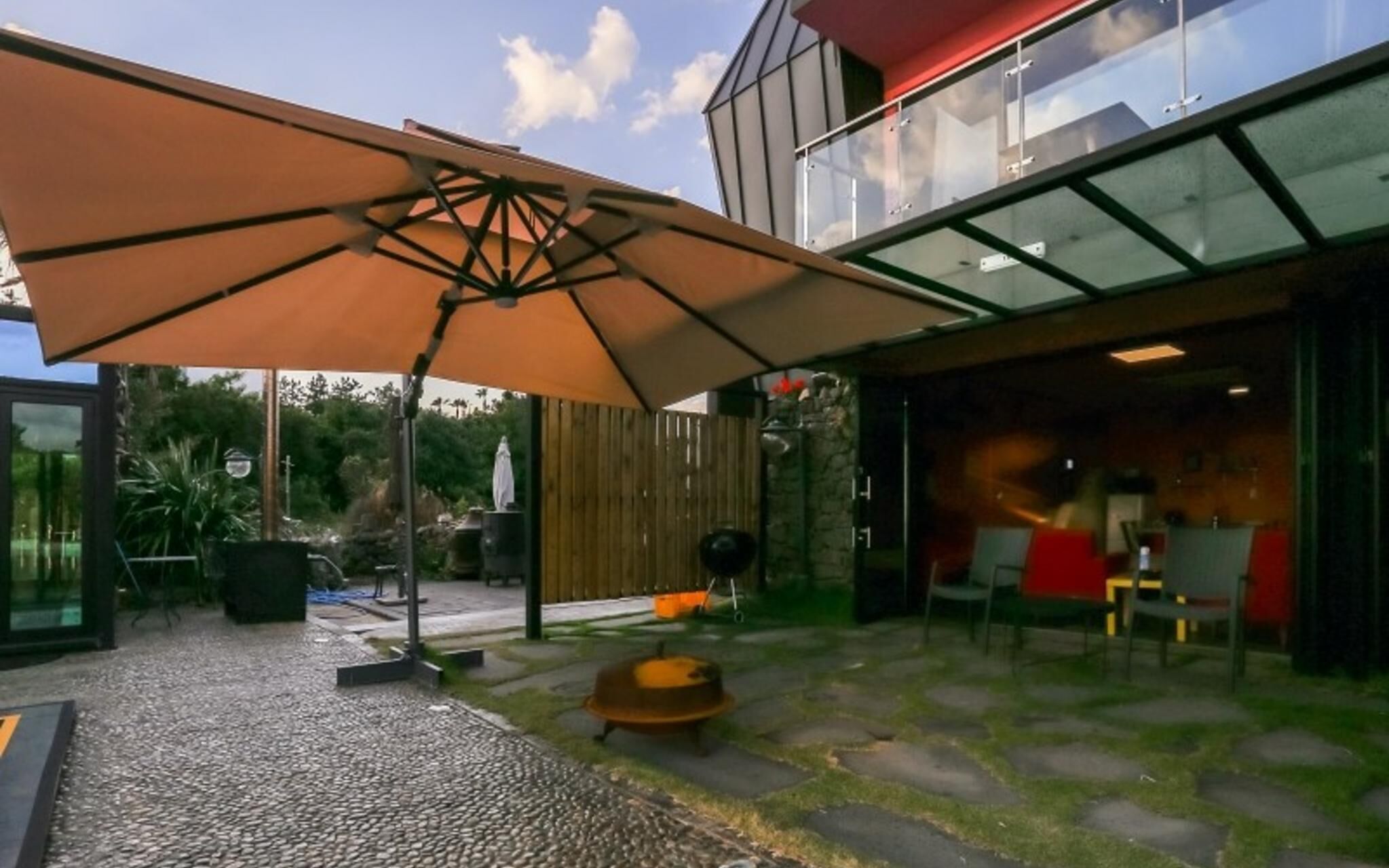 Seogwipo Black Land Lace Spa Pension