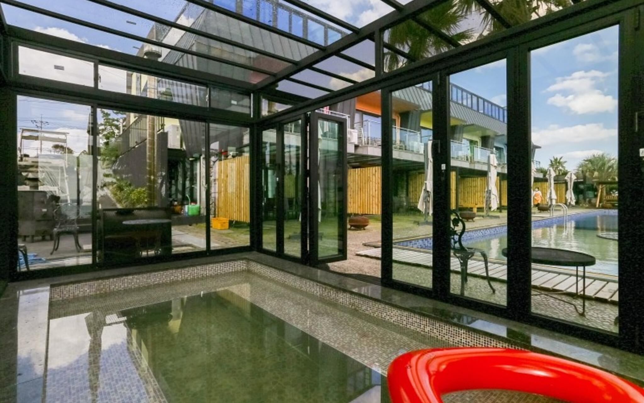 Seogwipo Black Land Lace Spa Pension