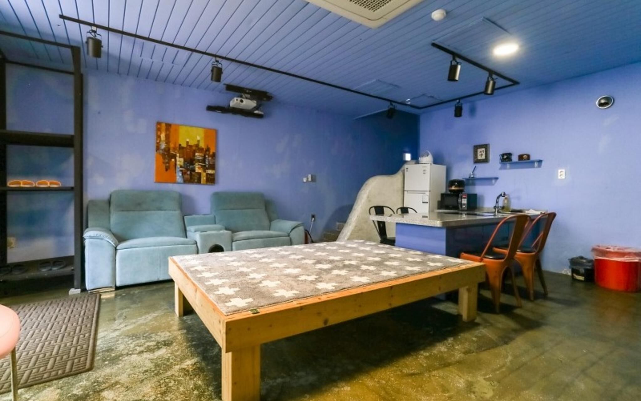 Seogwipo Black Land Lace Spa Pension