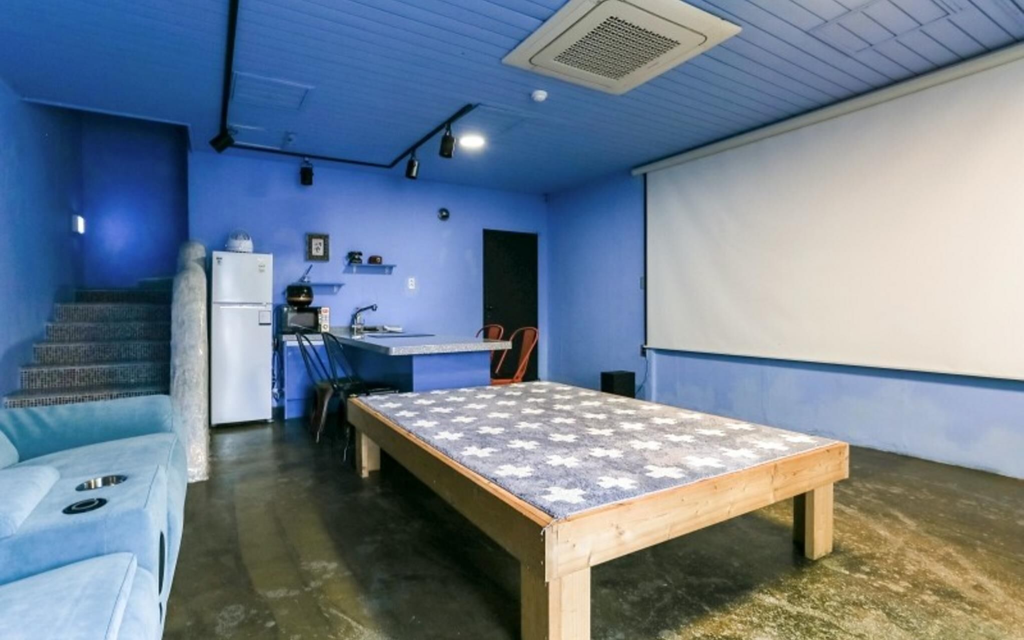 Seogwipo Black Land Lace Spa Pension