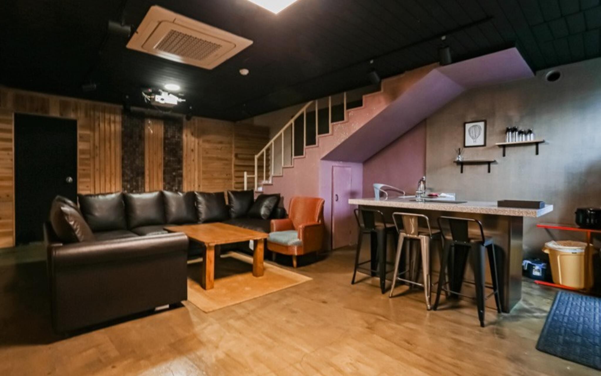 Seogwipo Black Land Lace Spa Pension