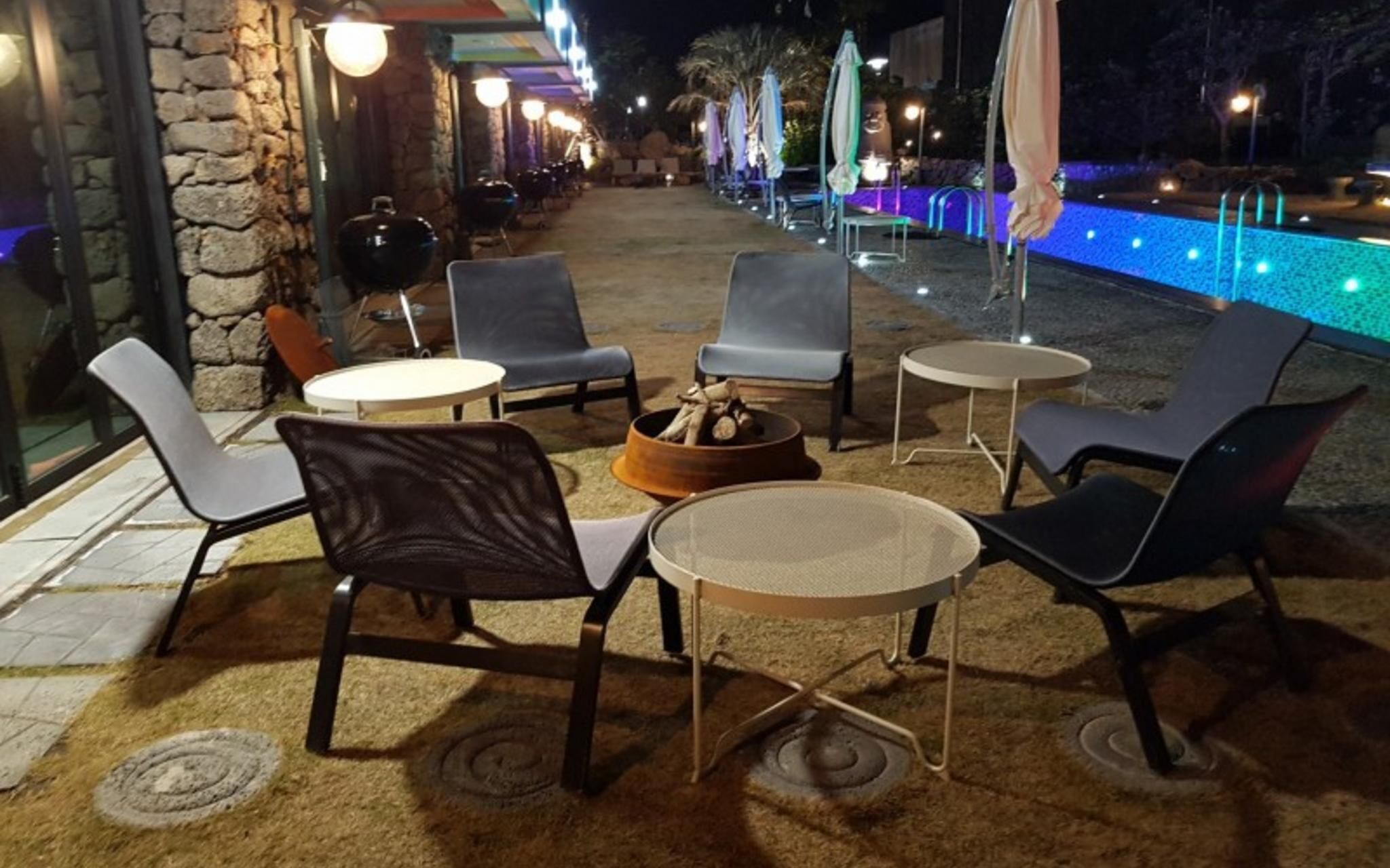 Seogwipo Black Land Lace Spa Pension
