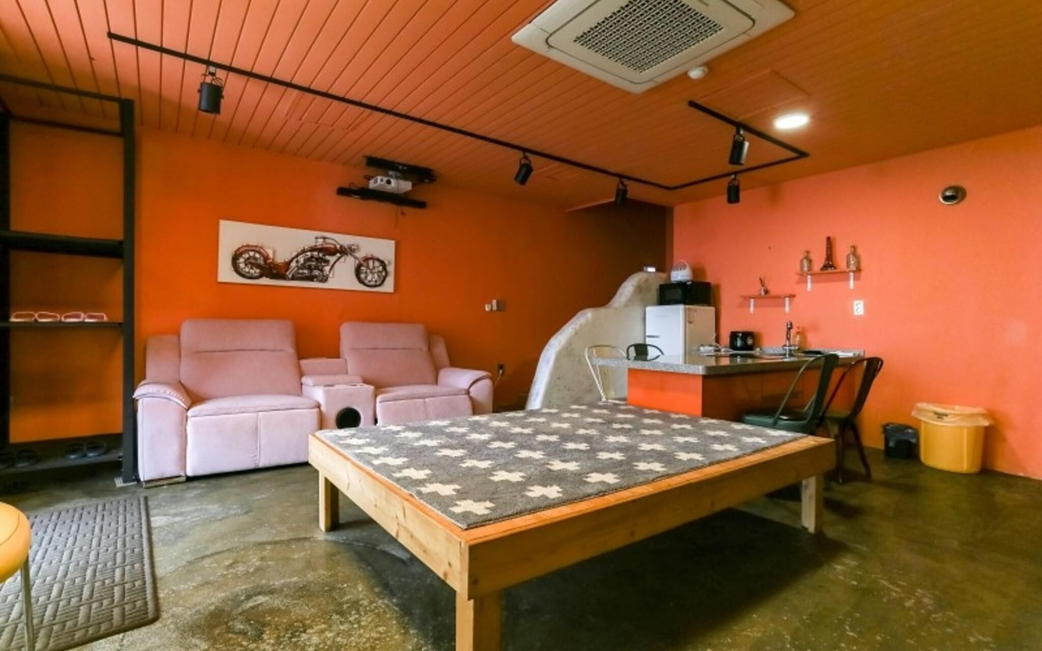 Seogwipo Black Land Lace Spa Pension