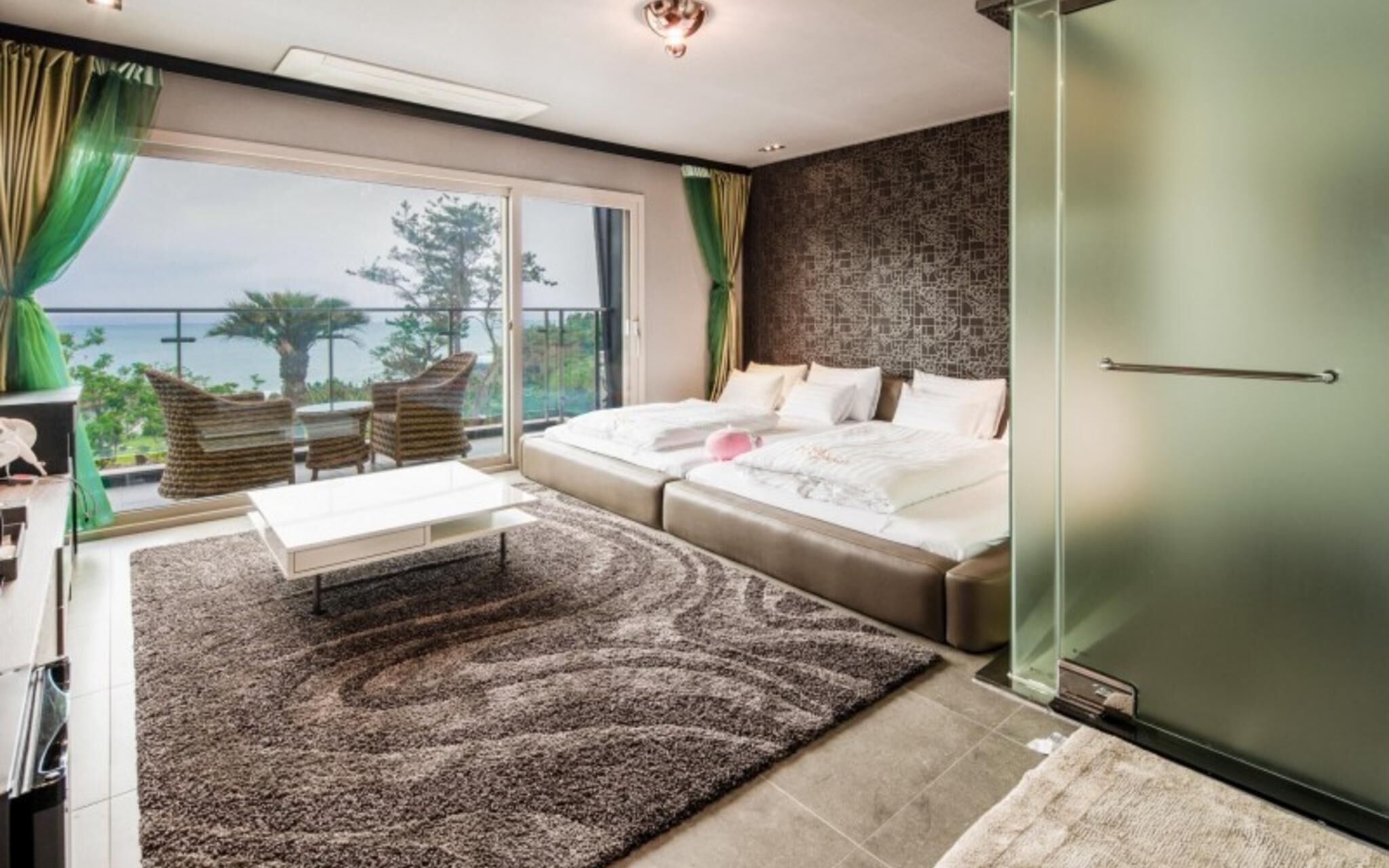 Seogwipo Black Land Lace Spa Pension