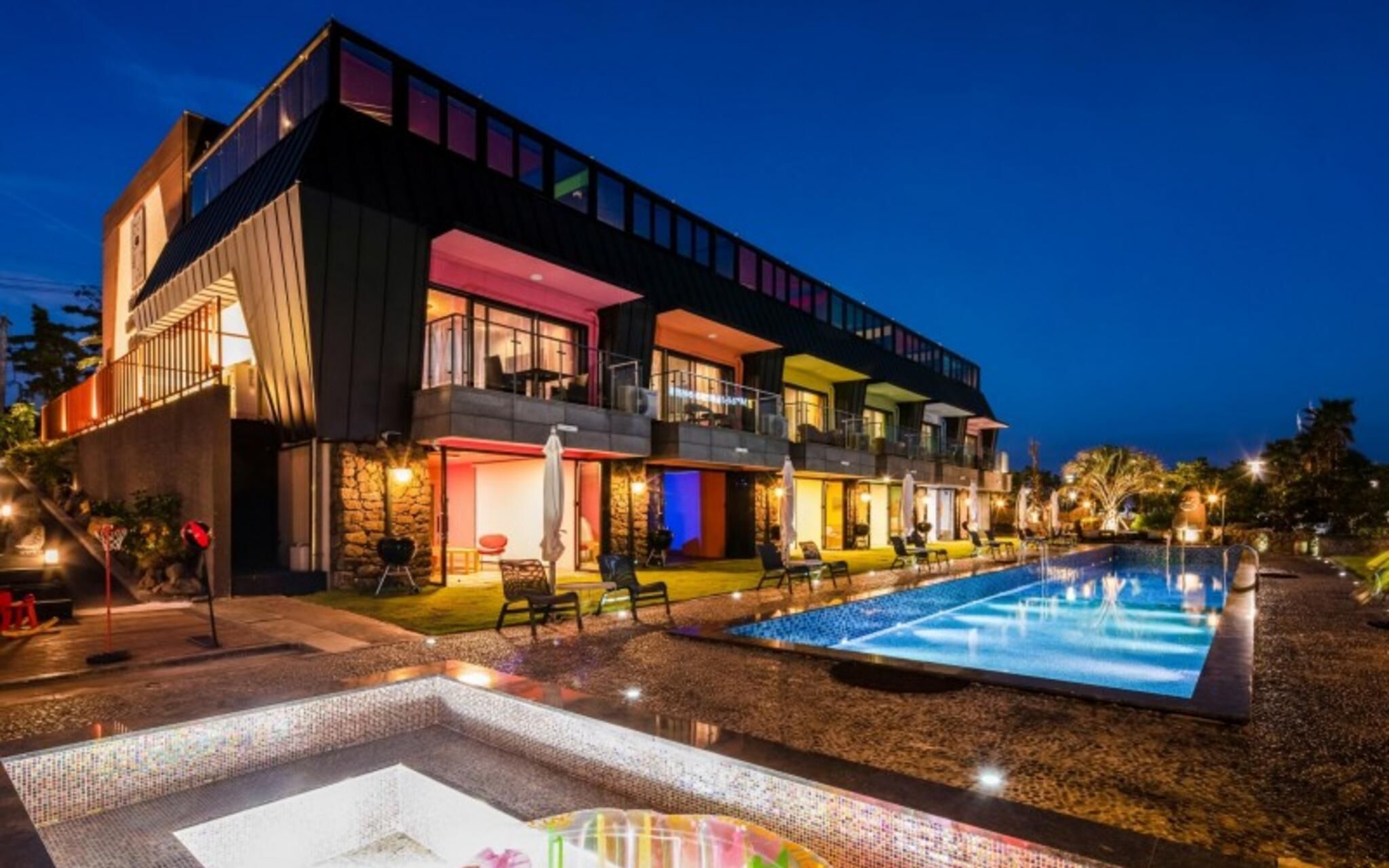 Seogwipo Black Land Lace Spa Pension