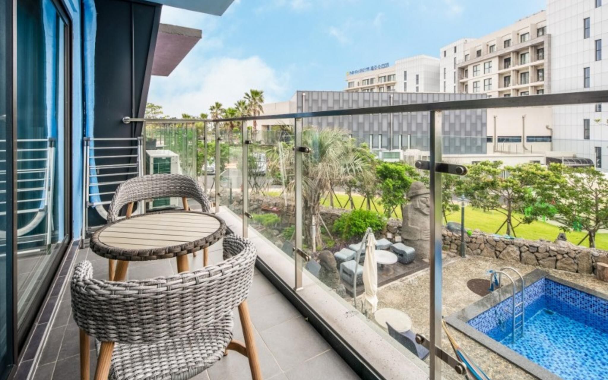 Seogwipo Black Land Lace Spa Pension