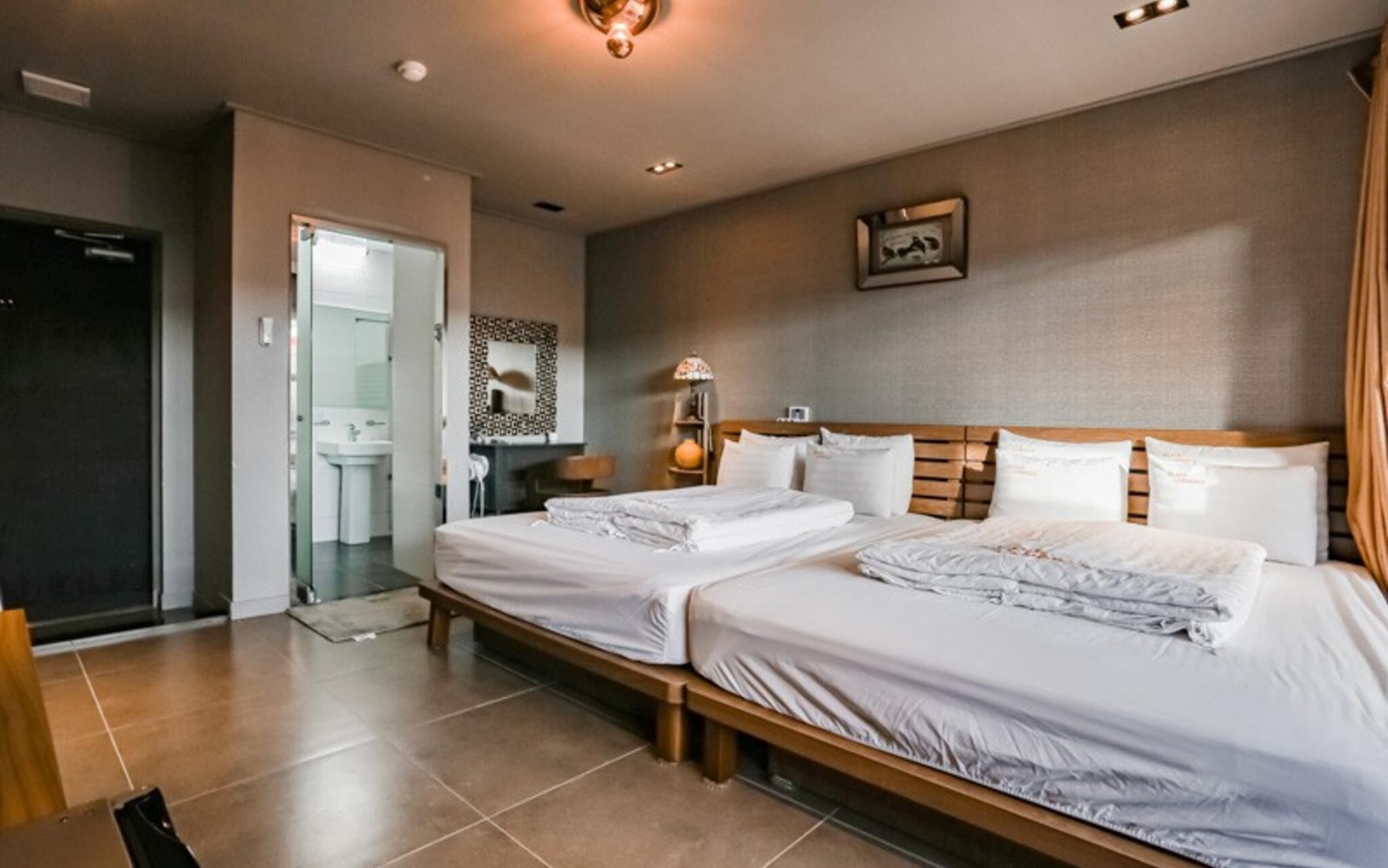 Seogwipo Black Land Lace Spa Pension