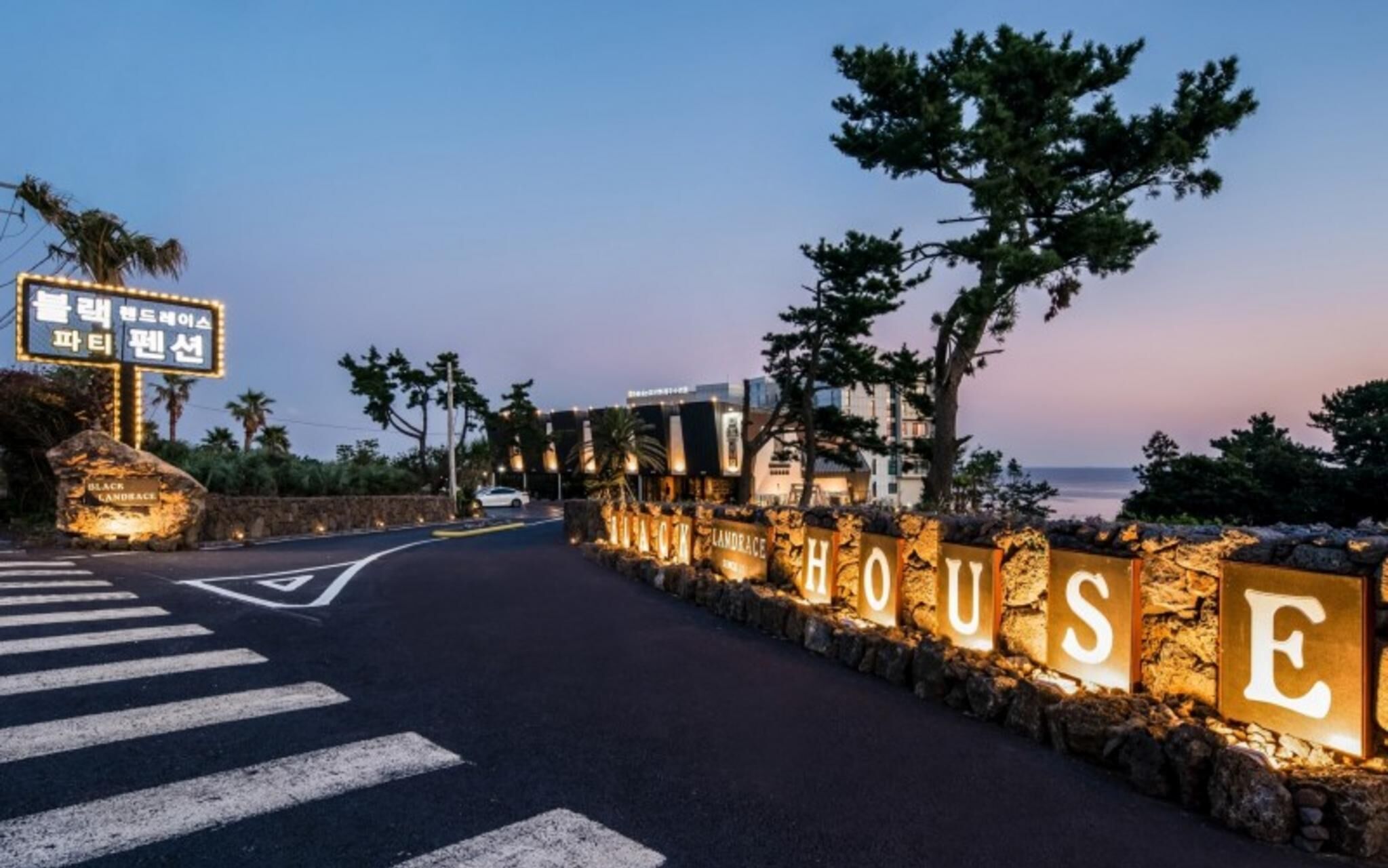 Seogwipo Black Land Lace Spa Pension