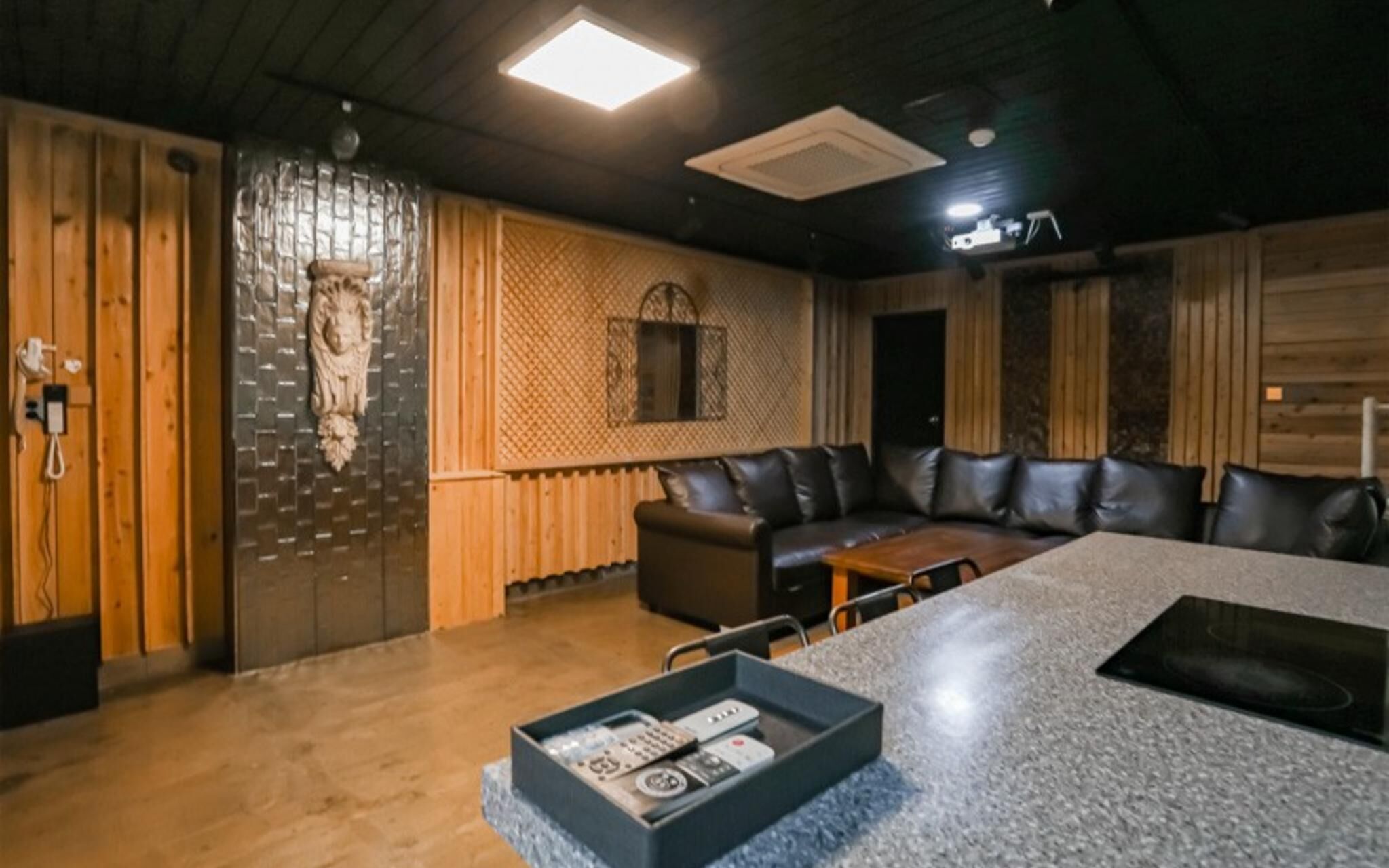 Seogwipo Black Land Lace Spa Pension