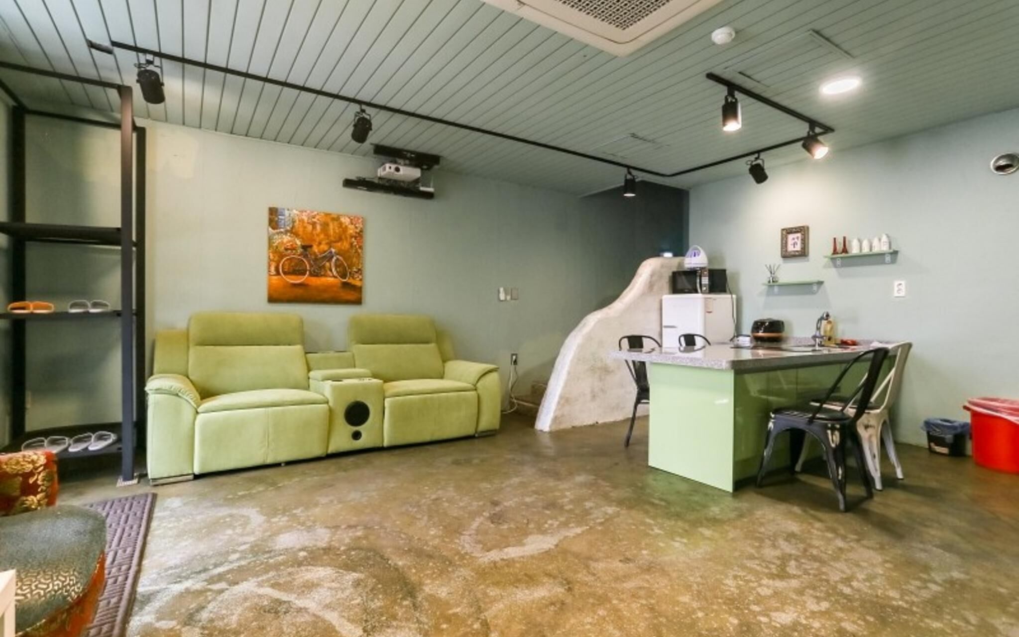 Seogwipo Black Land Lace Spa Pension