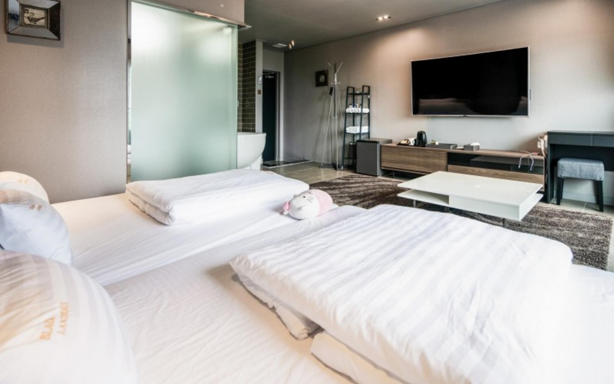 Seogwipo Black Land Lace Spa Pension