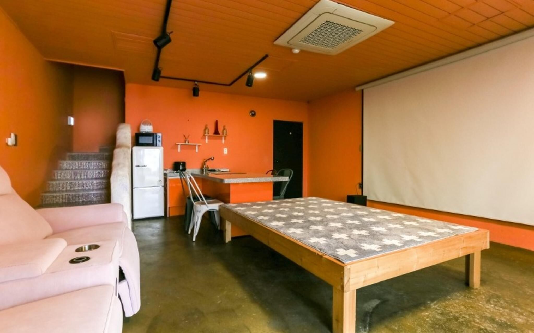 Seogwipo Black Land Lace Spa Pension