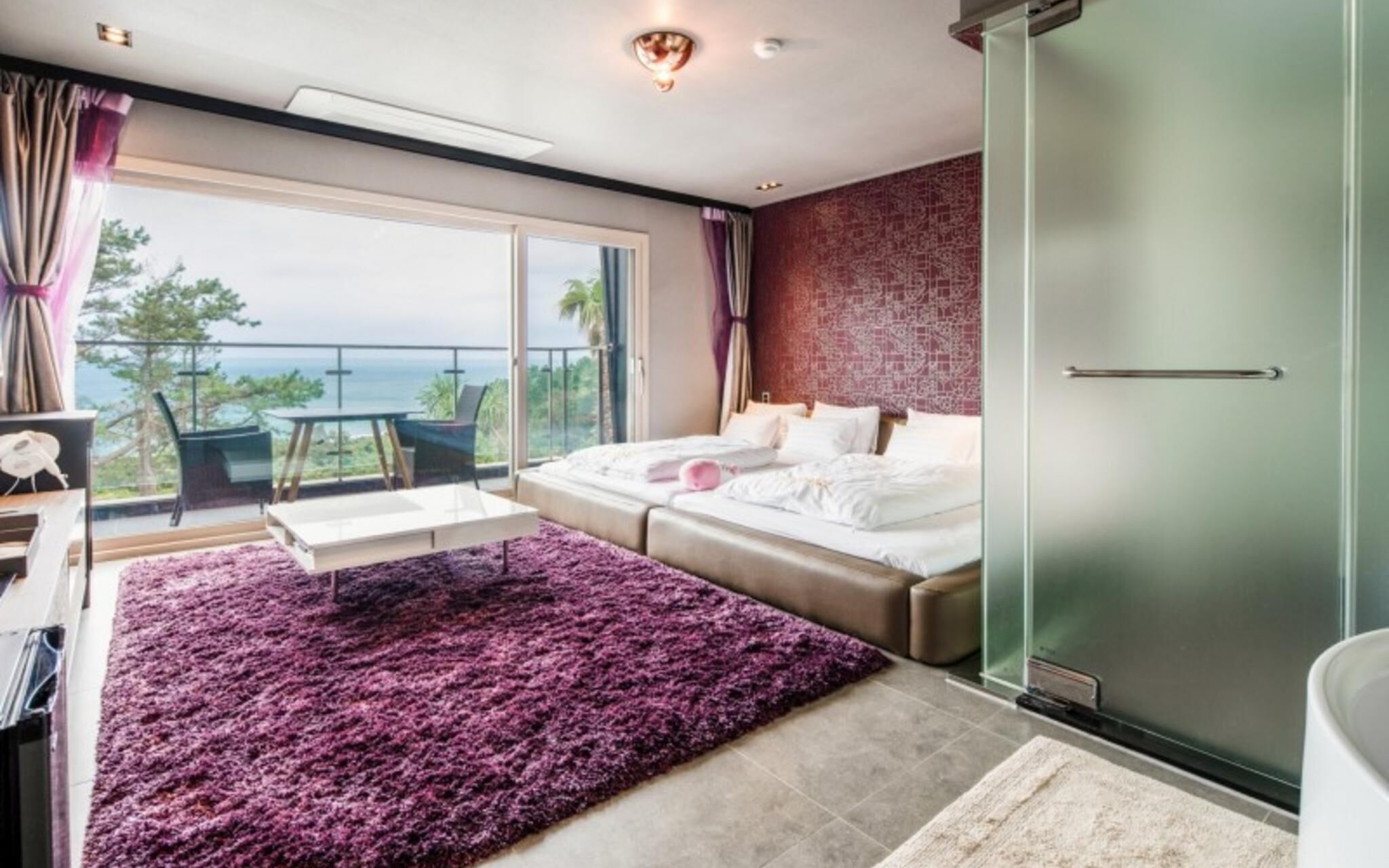 Seogwipo Black Land Lace Spa Pension