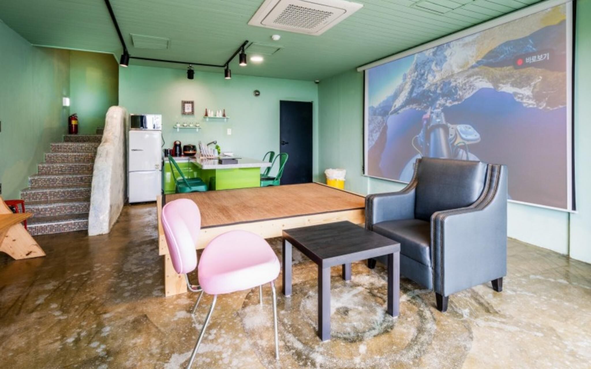 Seogwipo Black Land Lace Spa Pension
