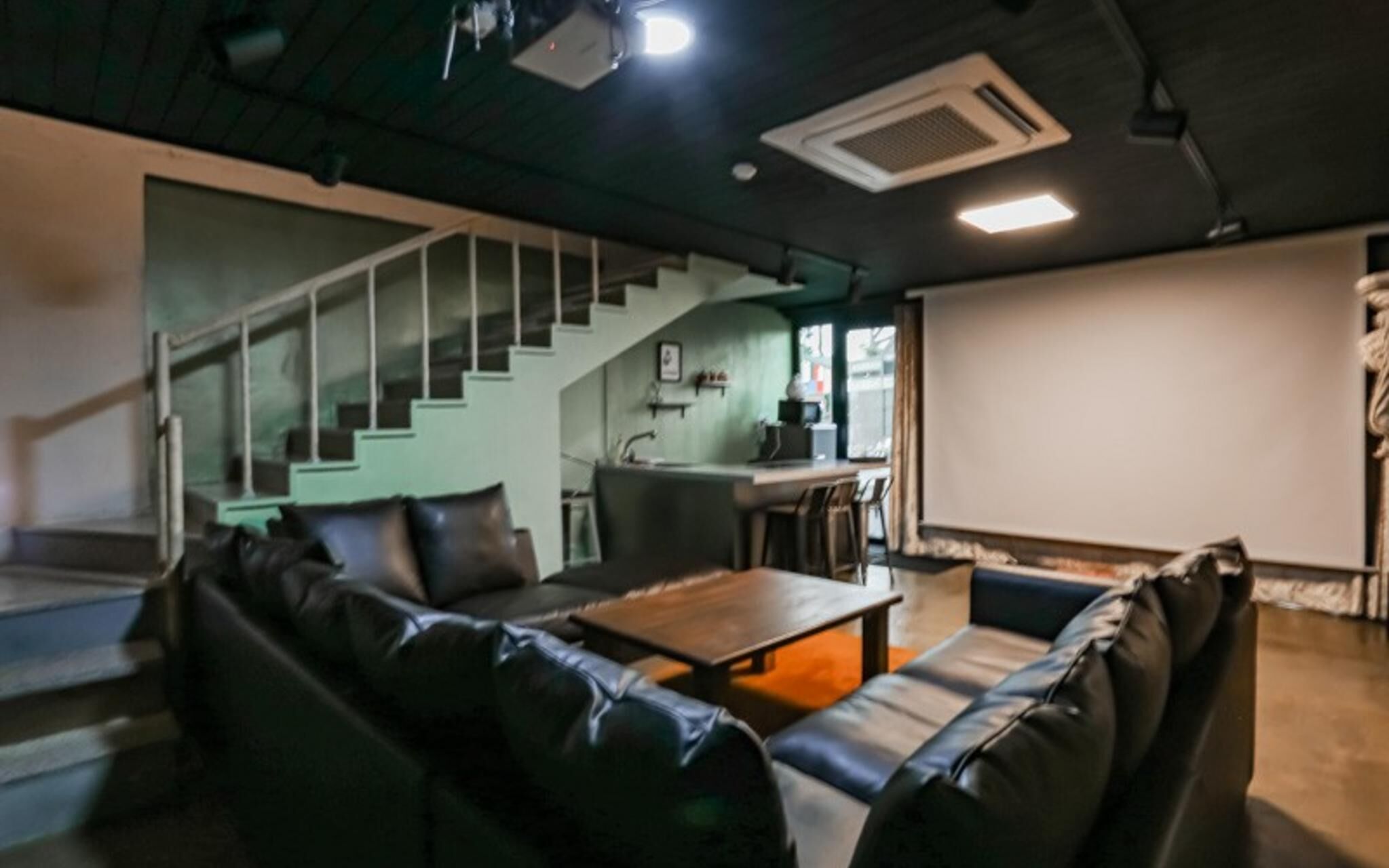 Seogwipo Black Land Lace Spa Pension