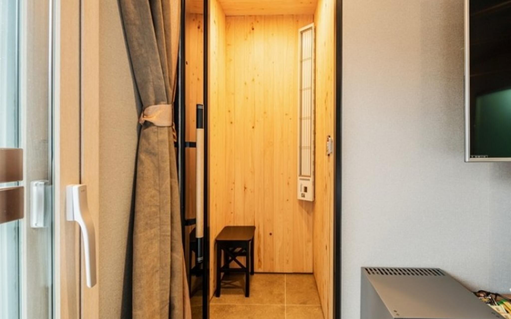 Seogwipo Black Land Lace Spa Pension