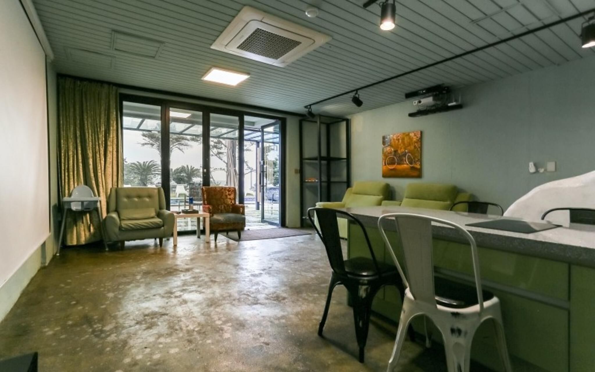 Seogwipo Black Land Lace Spa Pension