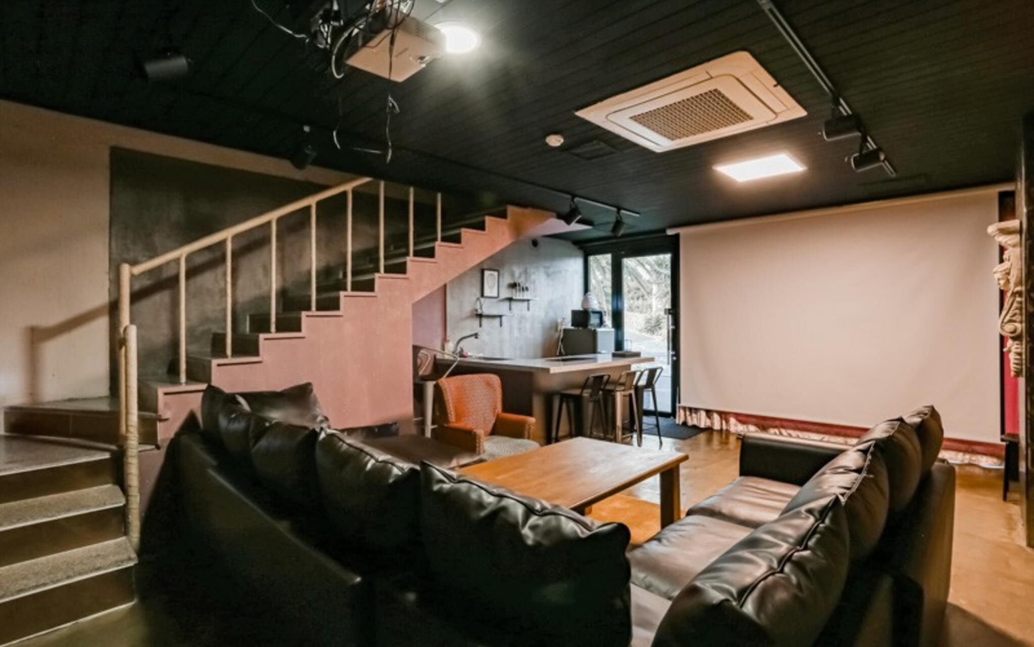 Seogwipo Black Land Lace Spa Pension