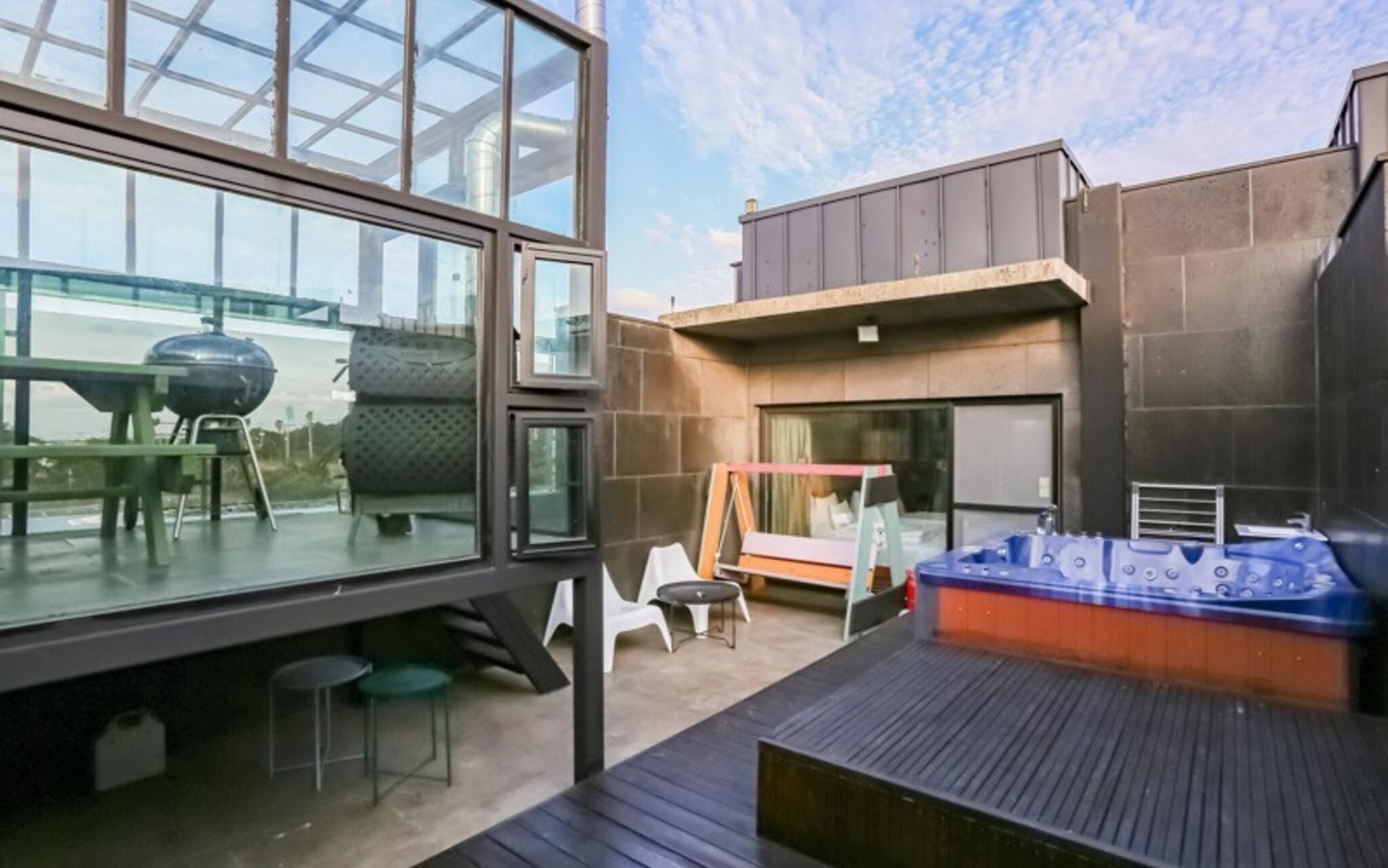 Seogwipo Black Land Lace Spa Pension