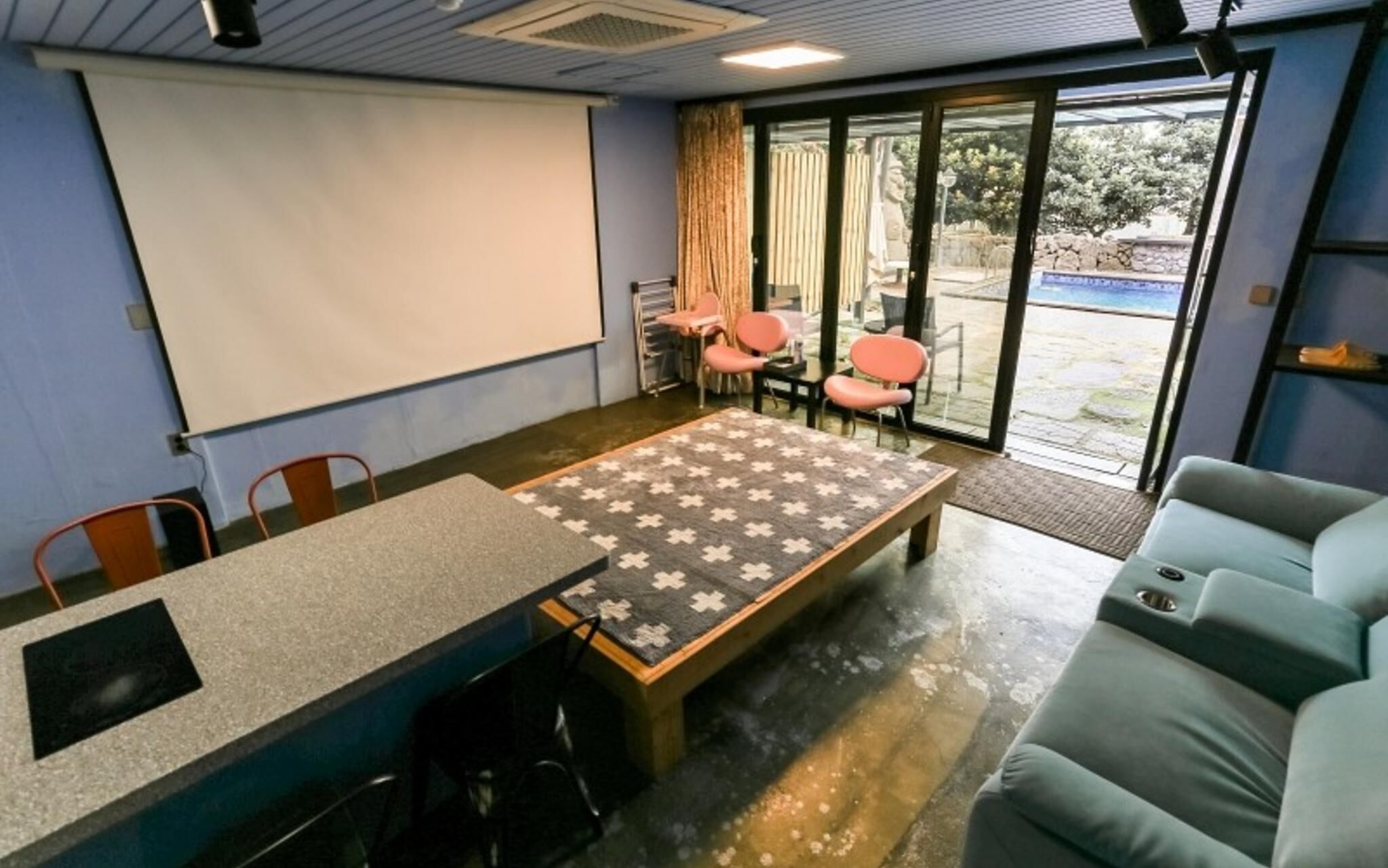 Seogwipo Black Land Lace Spa Pension