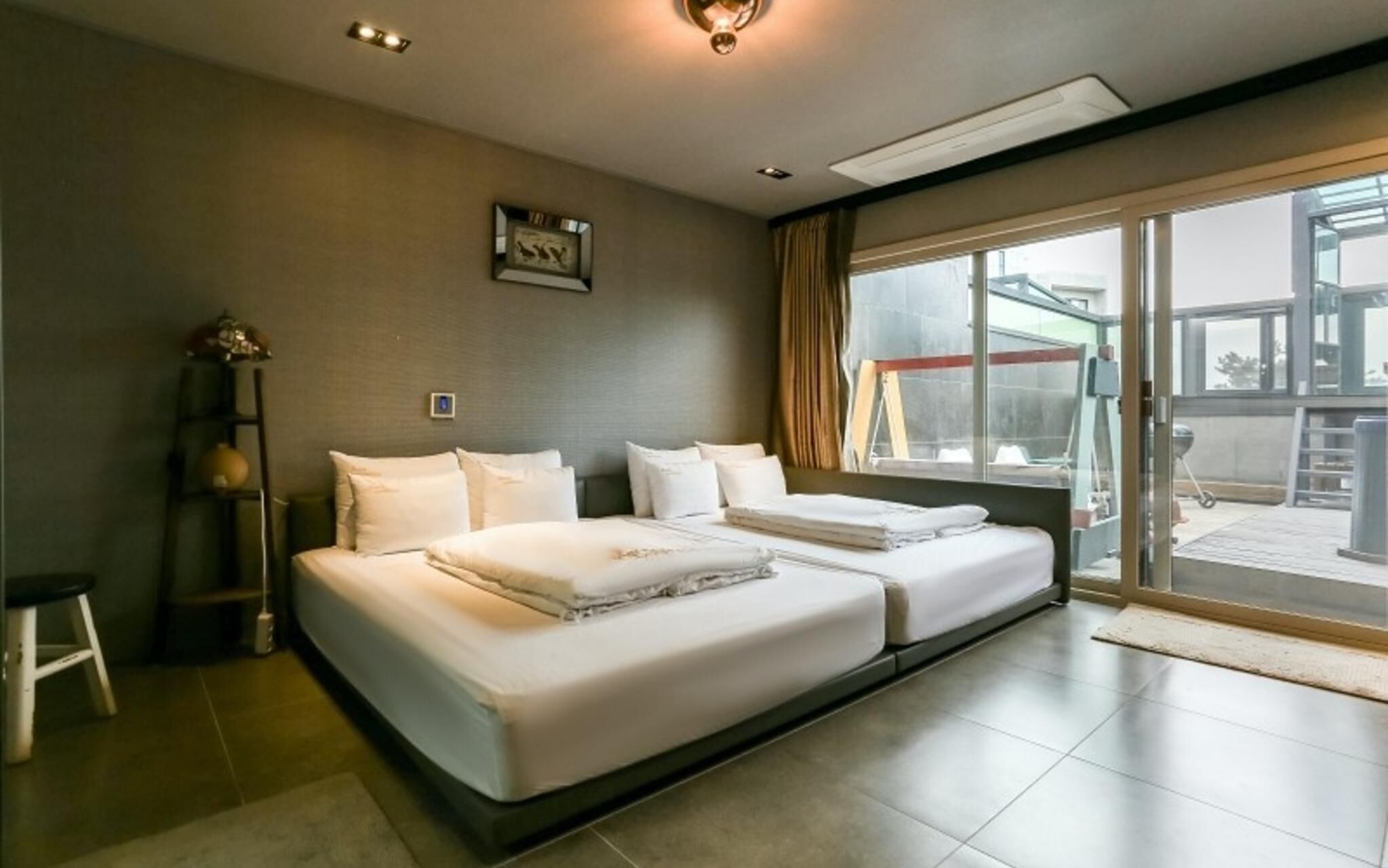 Seogwipo Black Land Lace Spa Pension