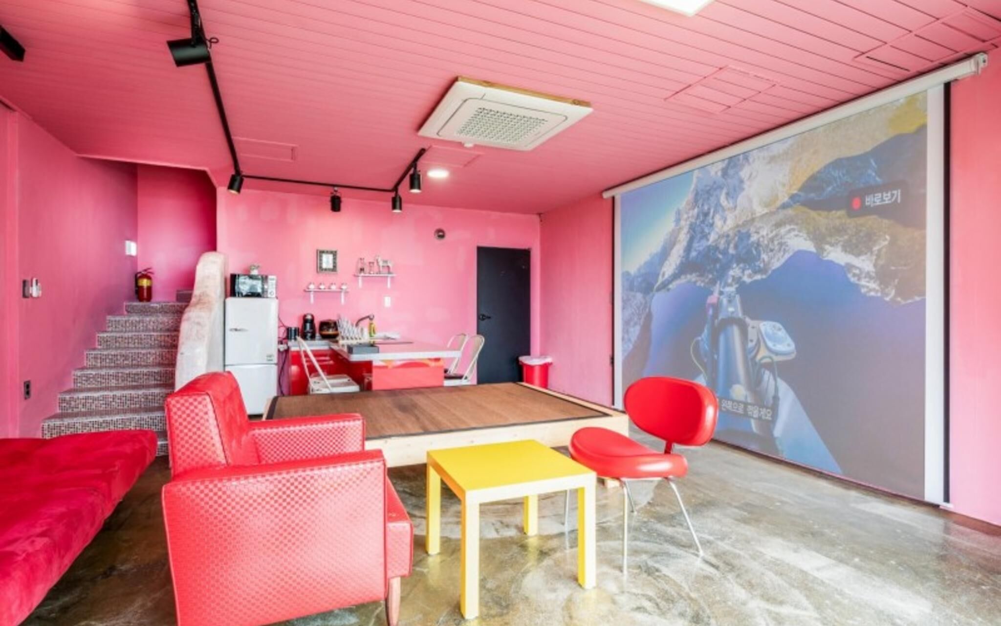 Seogwipo Black Land Lace Spa Pension