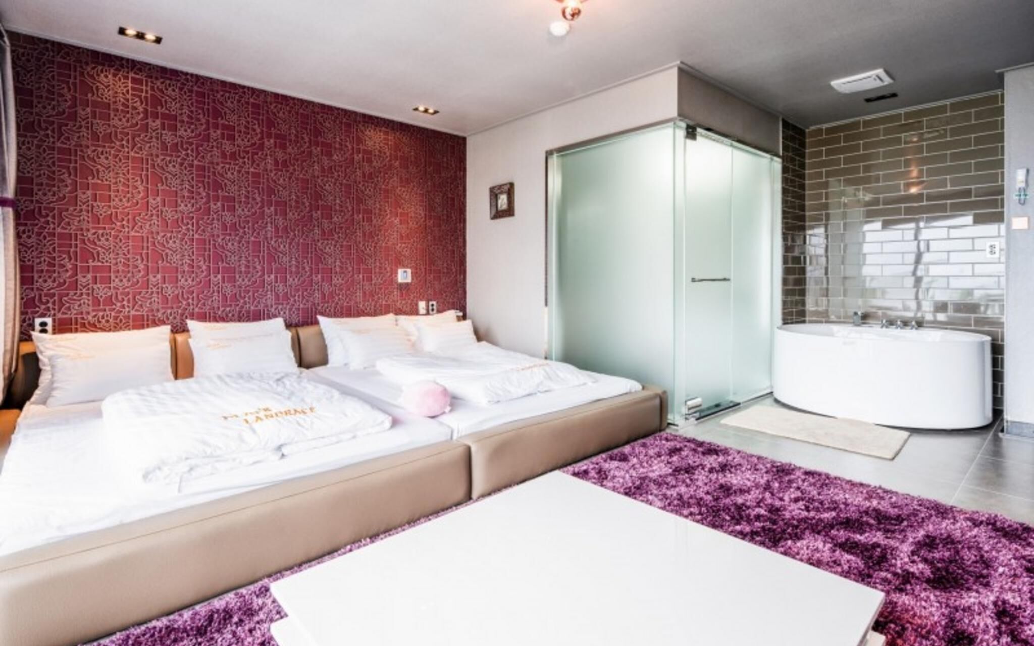 Seogwipo Black Land Lace Spa Pension