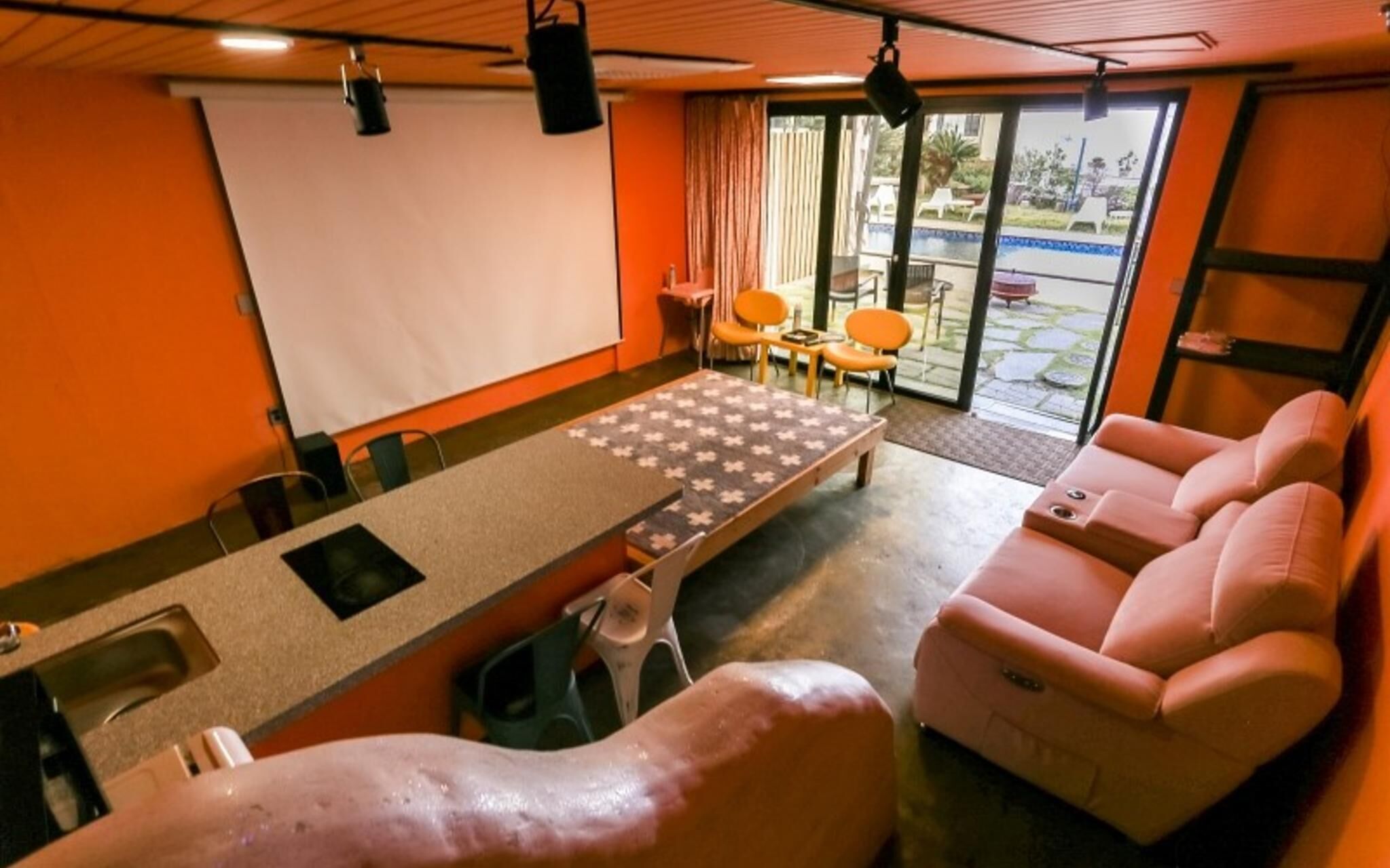 Seogwipo Black Land Lace Spa Pension