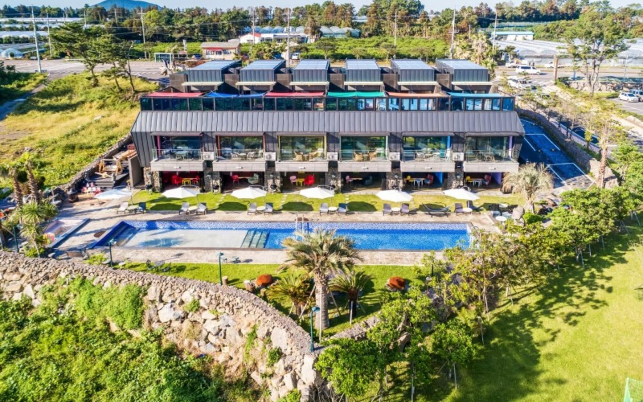 Seogwipo Black Land Lace Spa Pension