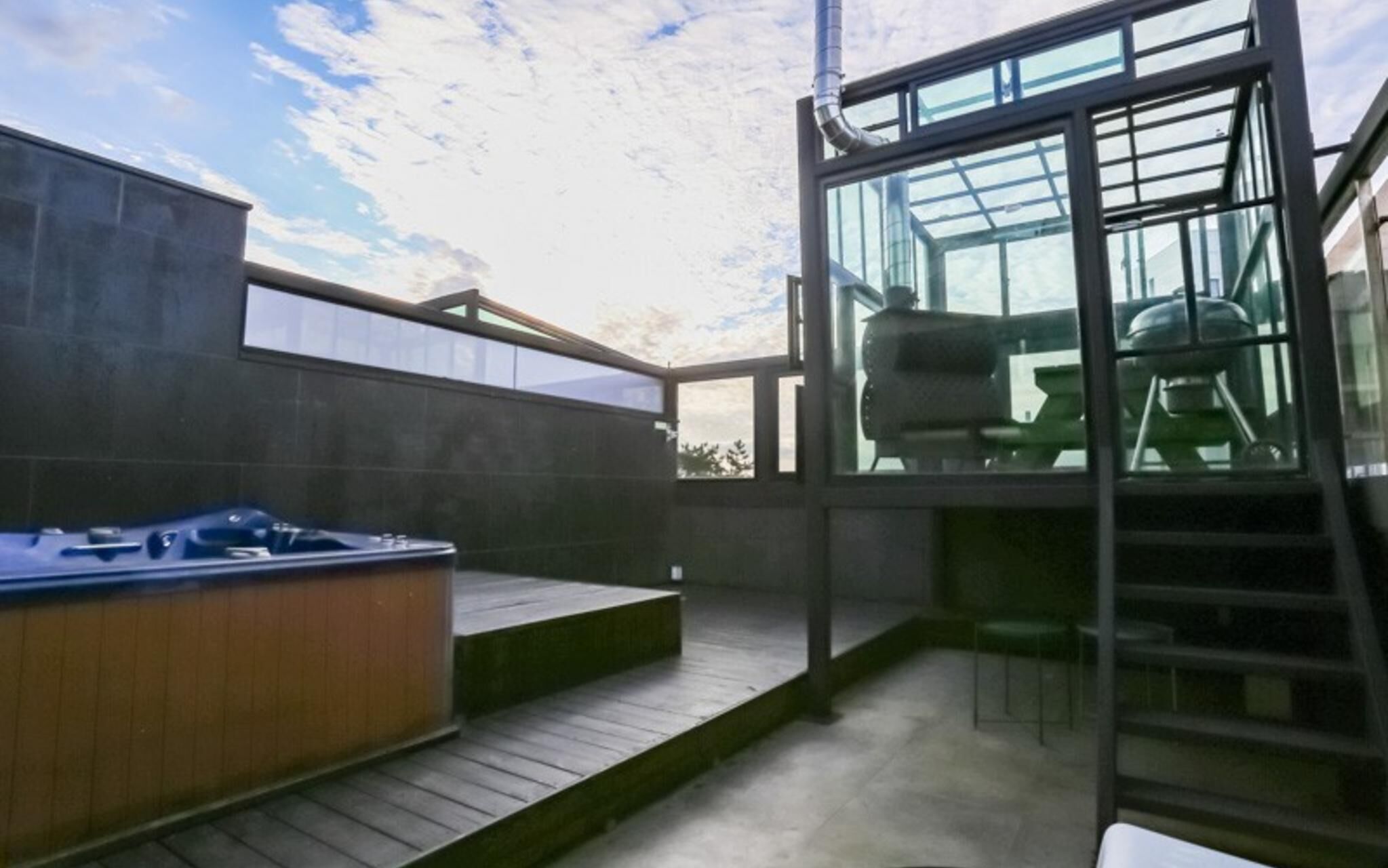 Seogwipo Black Land Lace Spa Pension