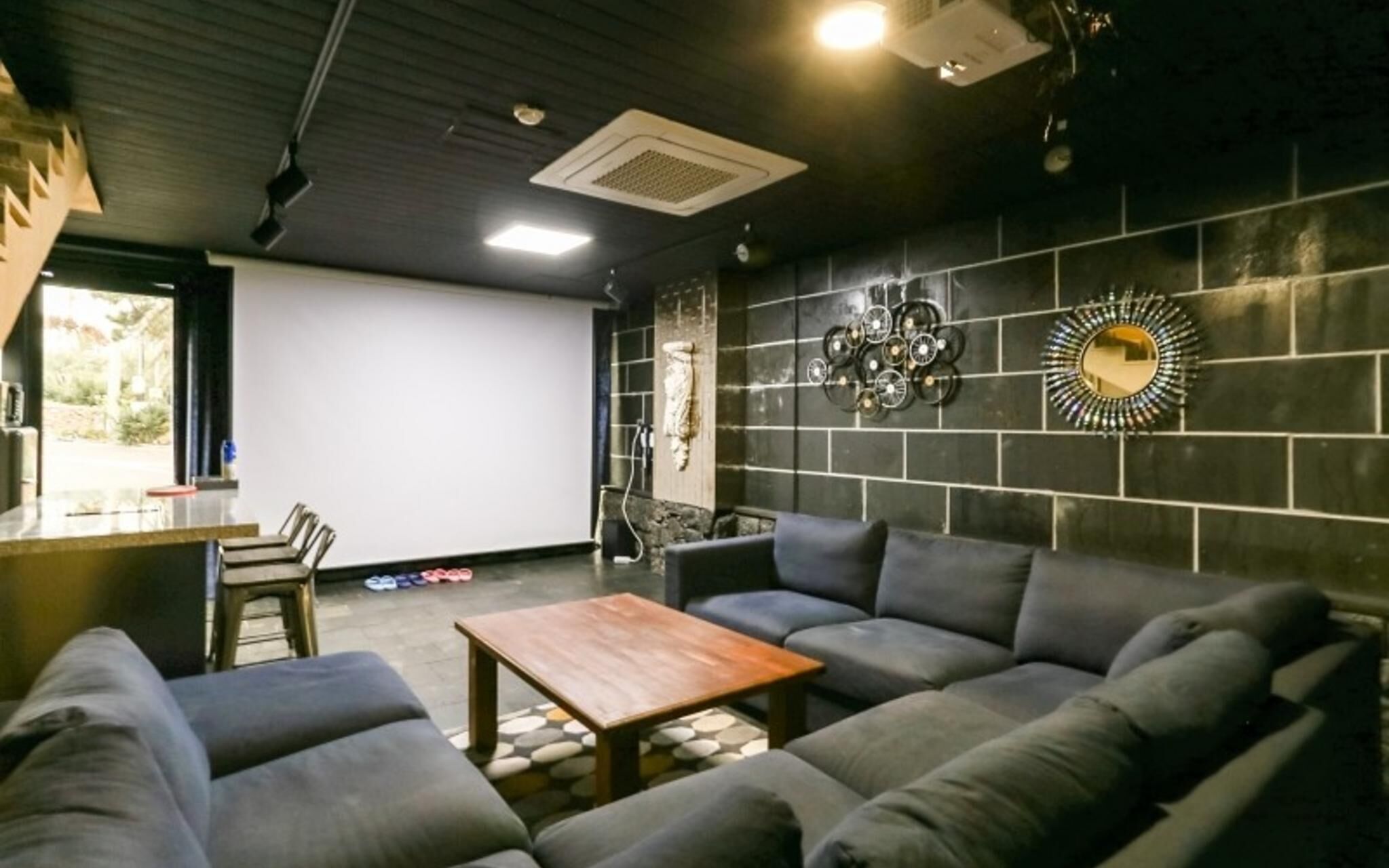 Seogwipo Black Land Lace Spa Pension