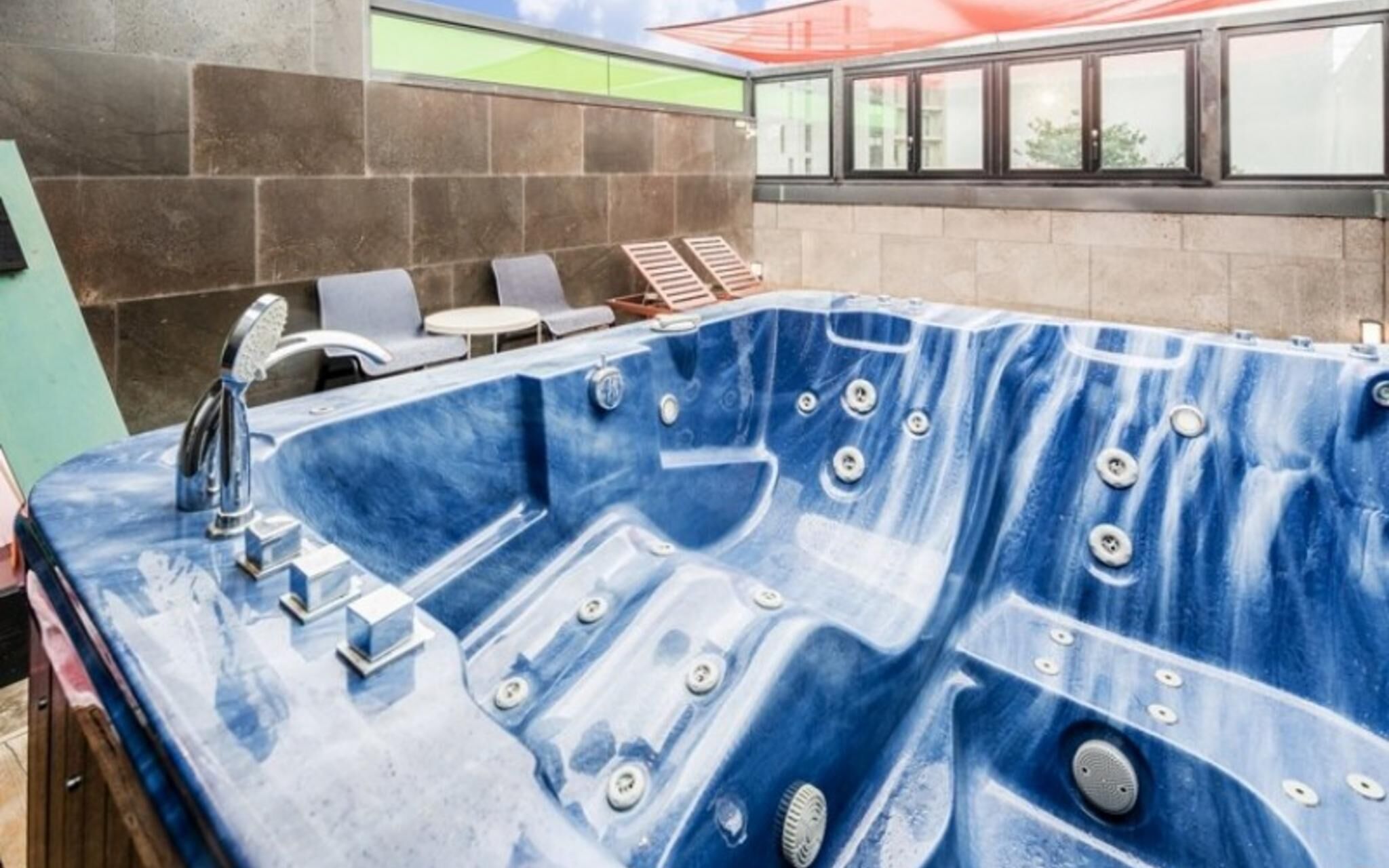 Seogwipo Black Land Lace Spa Pension