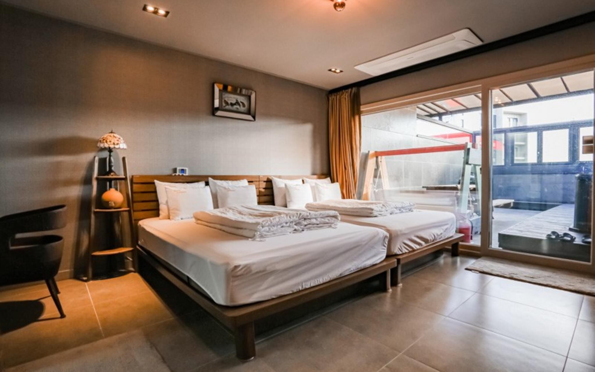 Seogwipo Black Land Lace Spa Pension