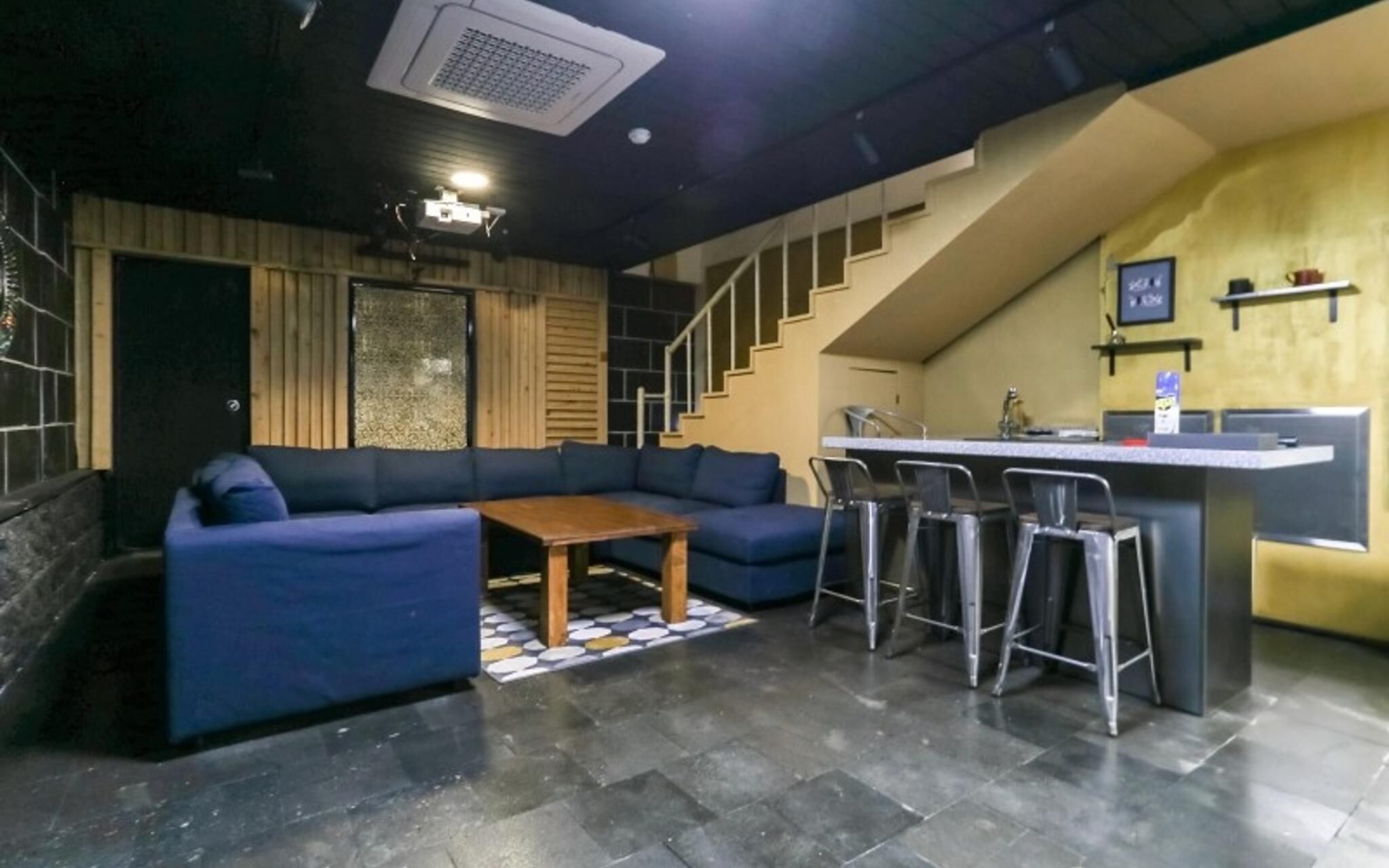 Seogwipo Black Land Lace Spa Pension
