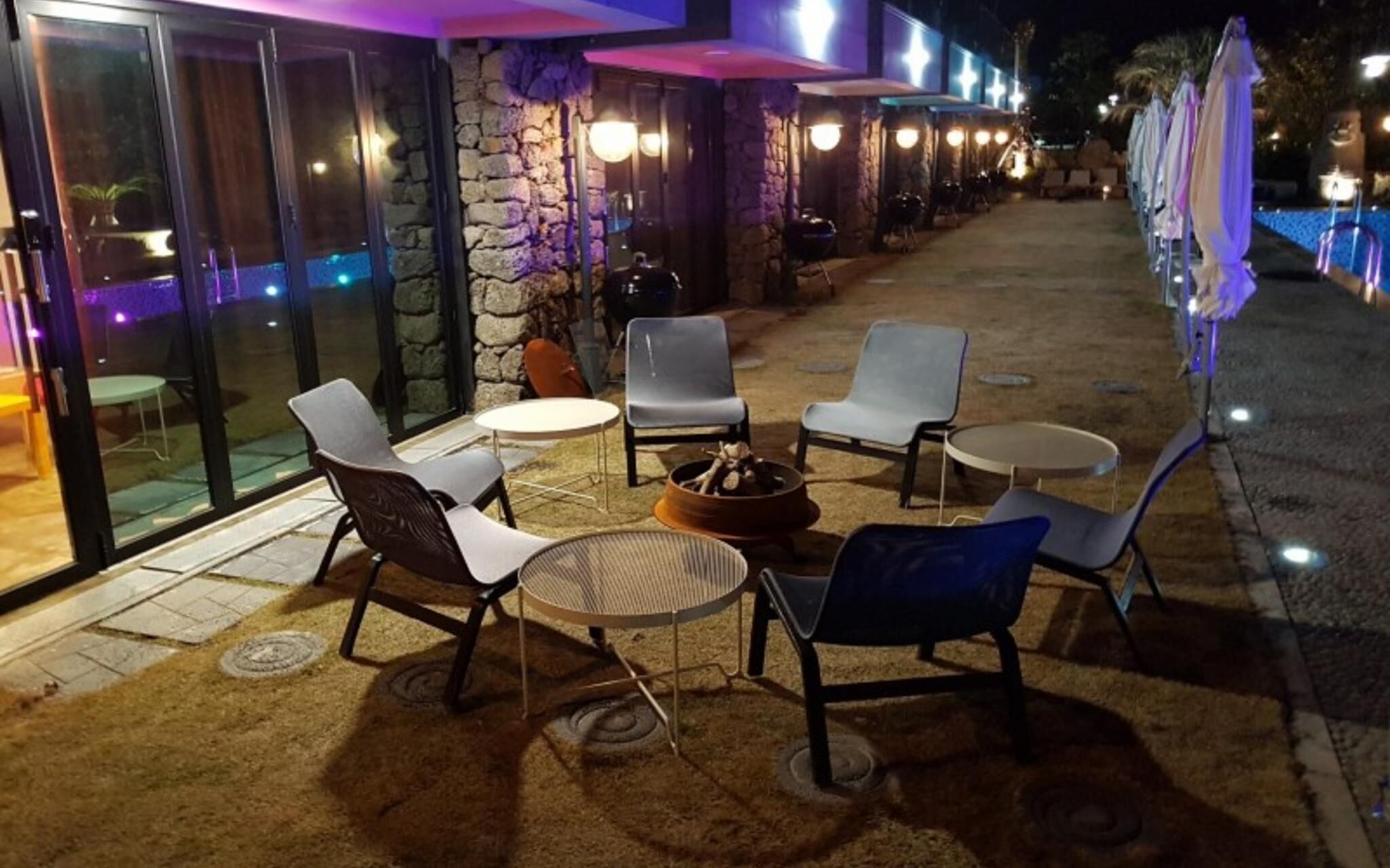 Seogwipo Black Land Lace Spa Pension