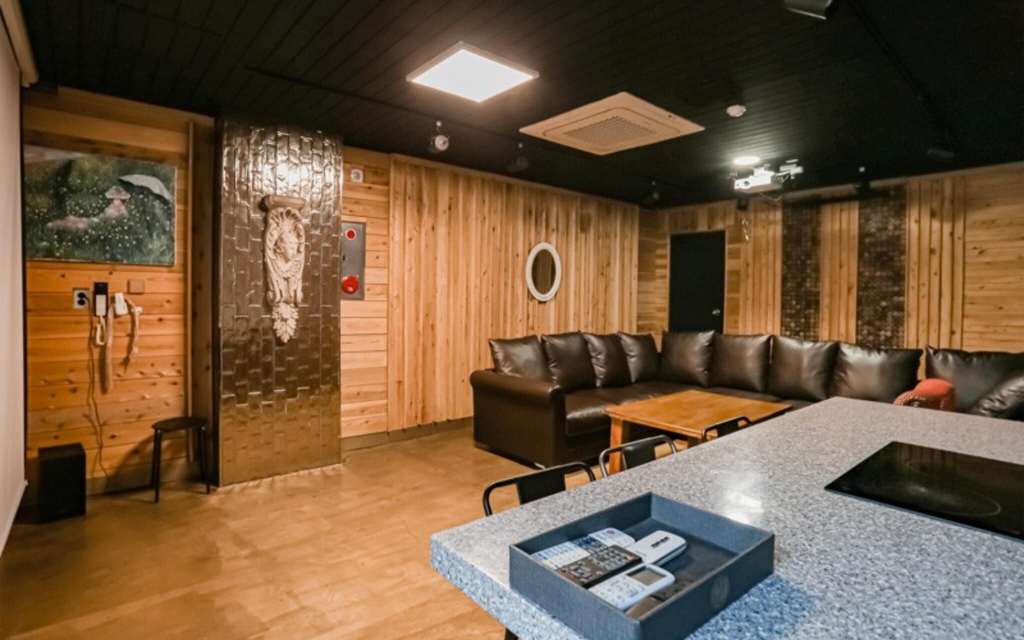 Seogwipo Black Land Lace Spa Pension