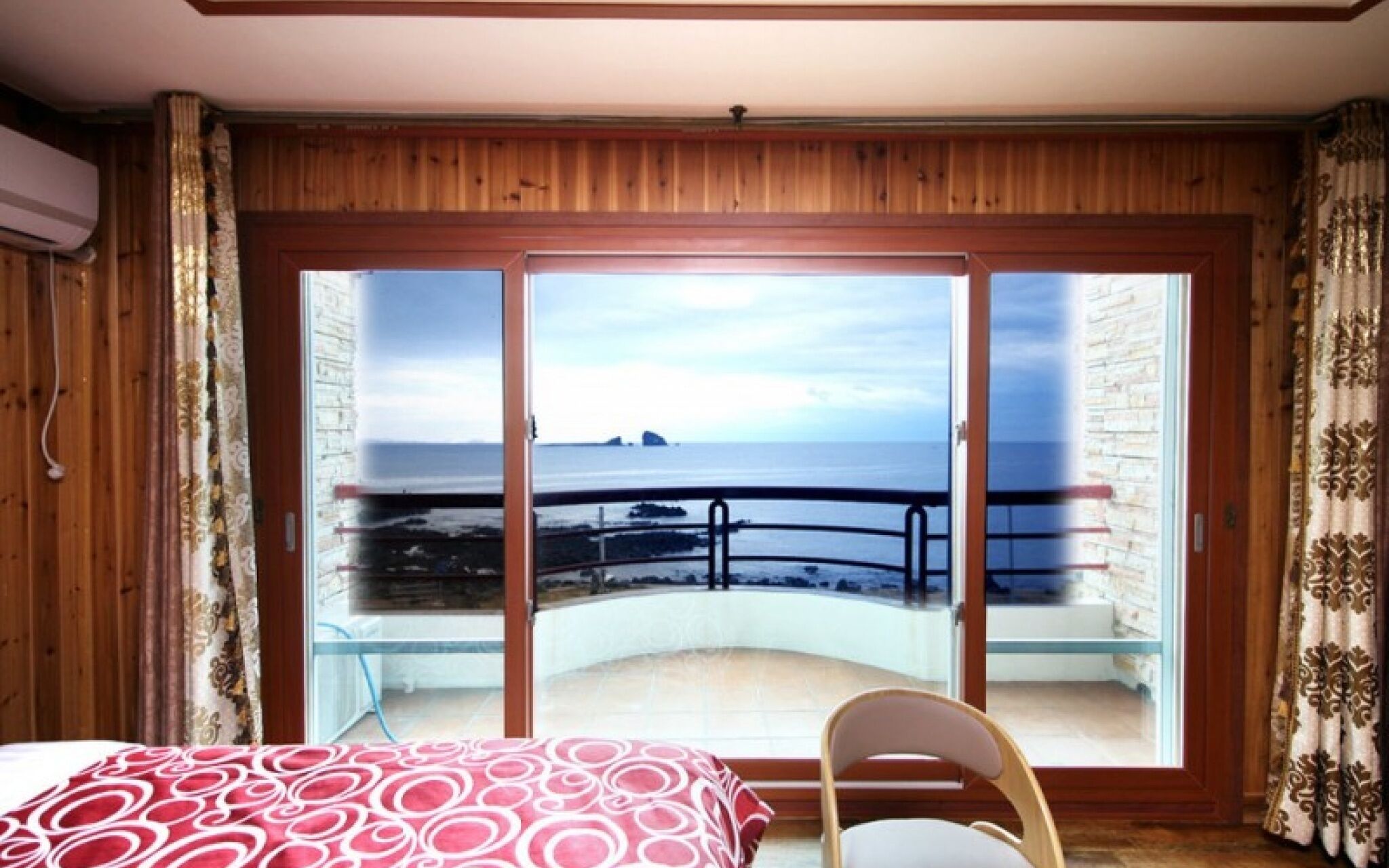 Seogwipo Hyeongjebawibada Pension