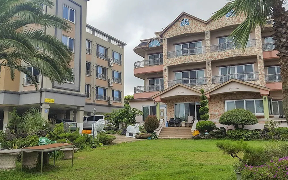 Seogwipo Jayudosi Pension