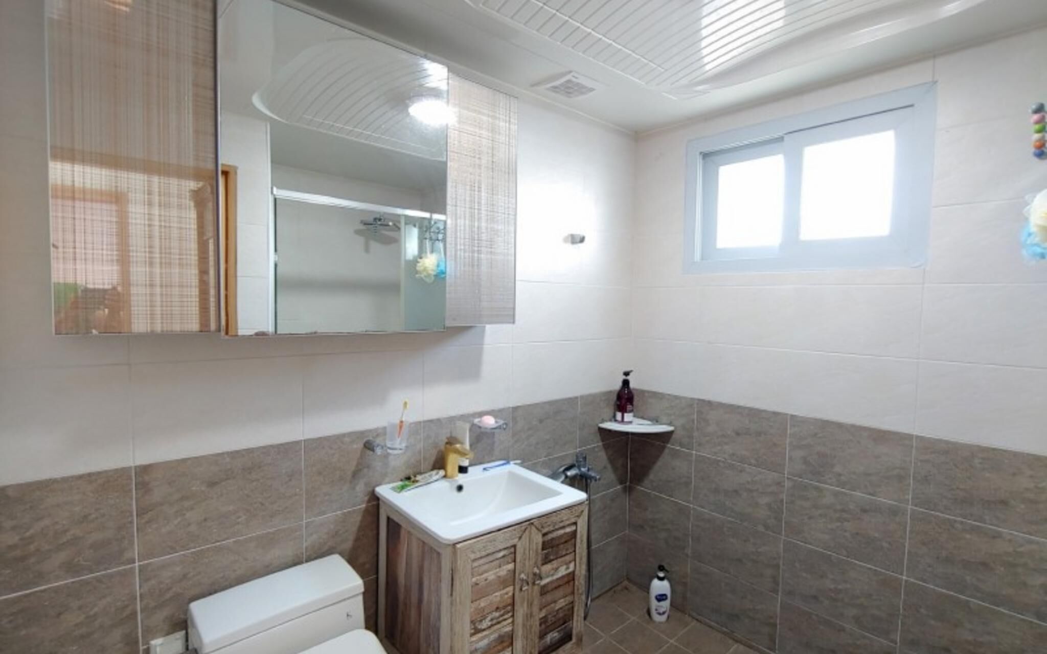 Seogwipo Jijunghae Pool Villa Pension