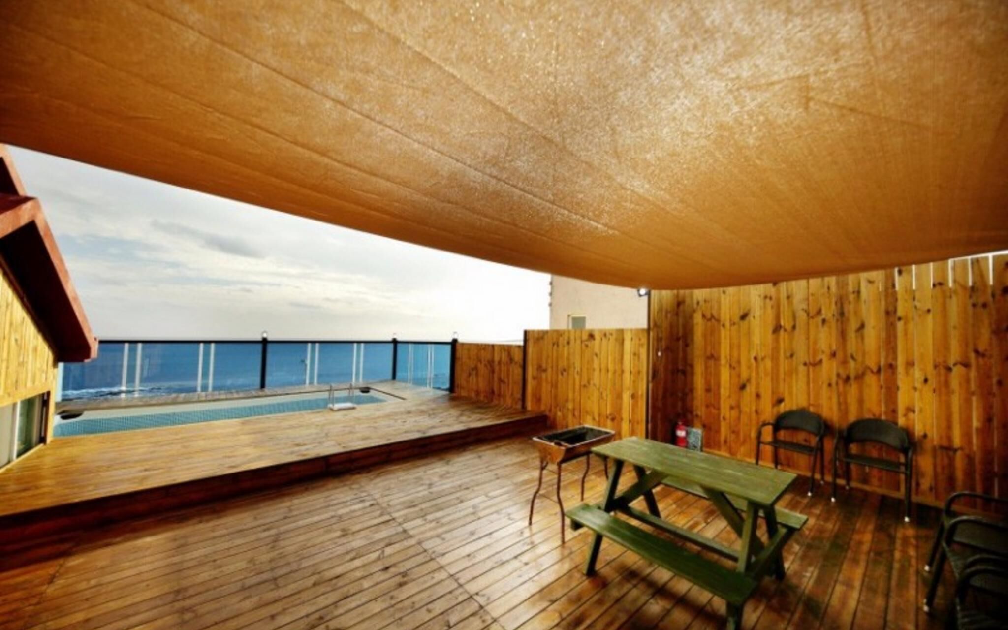 Seogwipo Jijunghae Pool Villa Pension