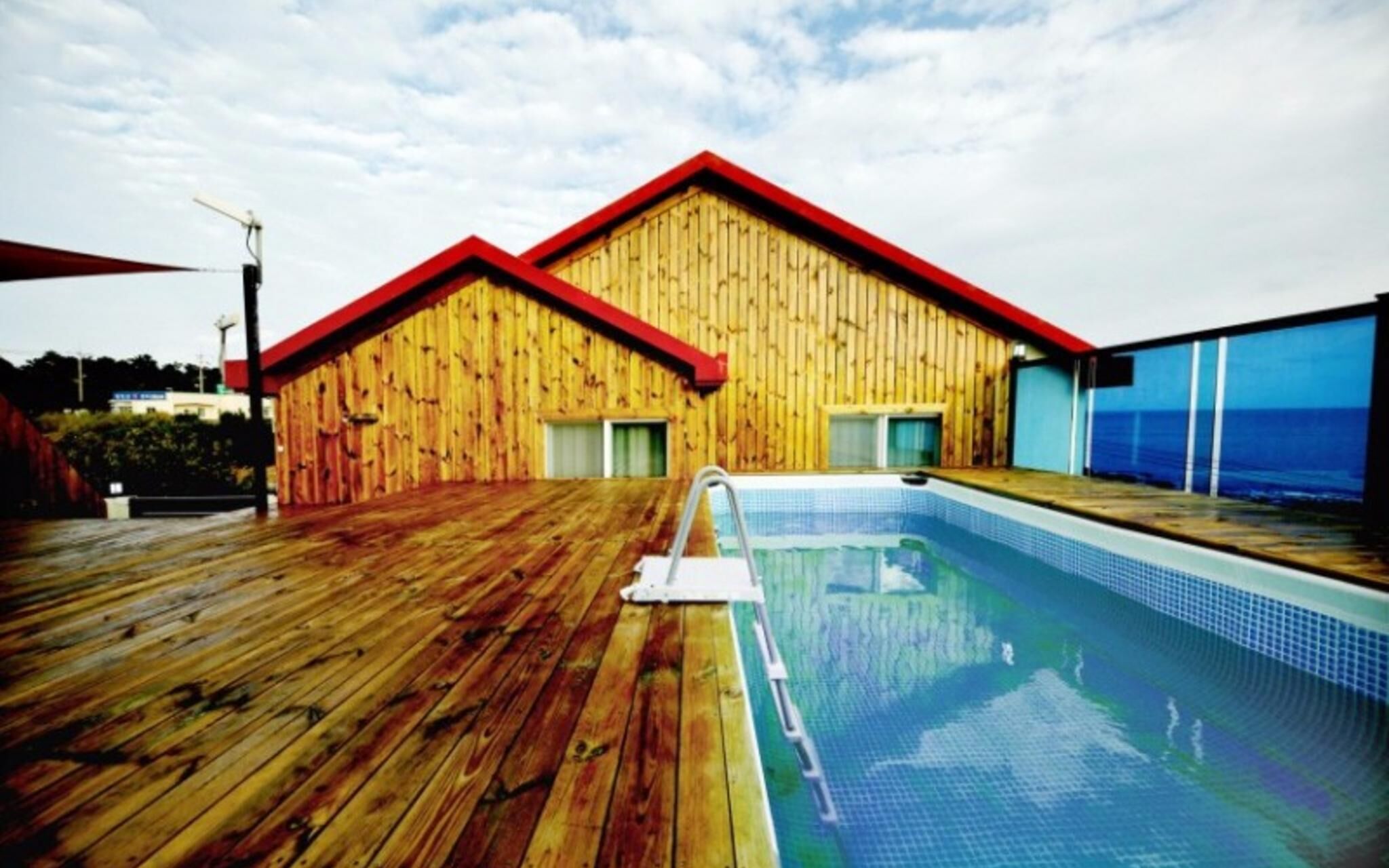 Seogwipo Jijunghae Pool Villa Pension